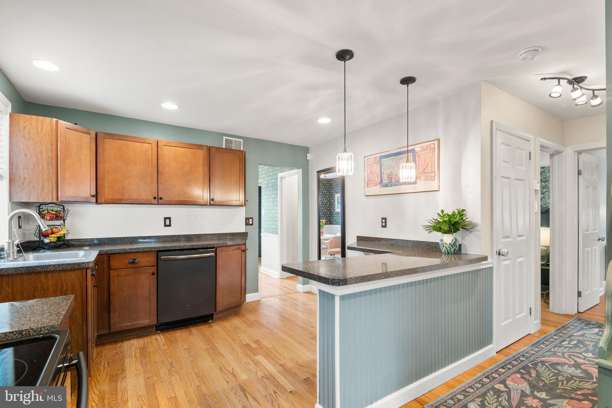 ASTON ARMS - Residential