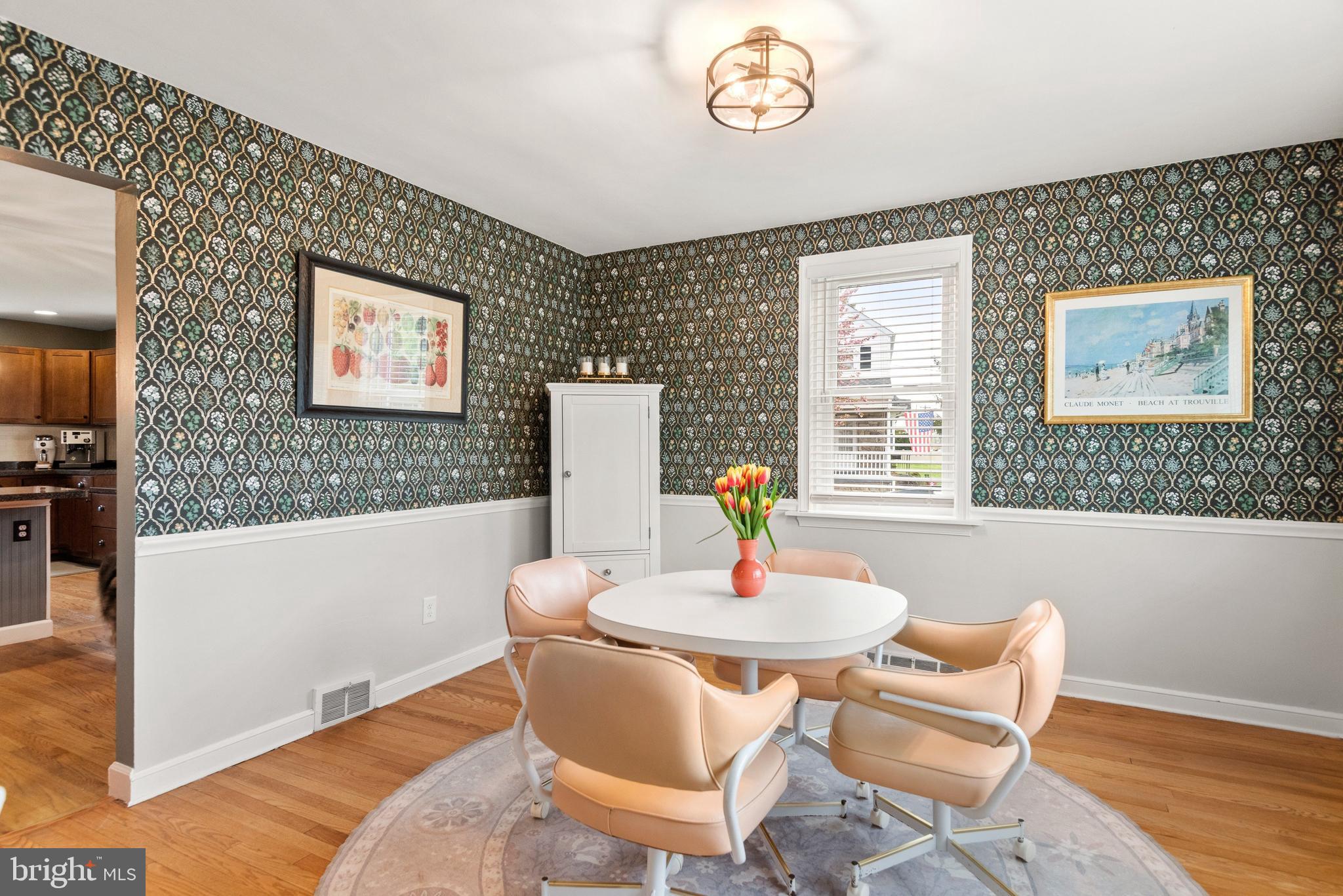 ASTON ARMS - Residential