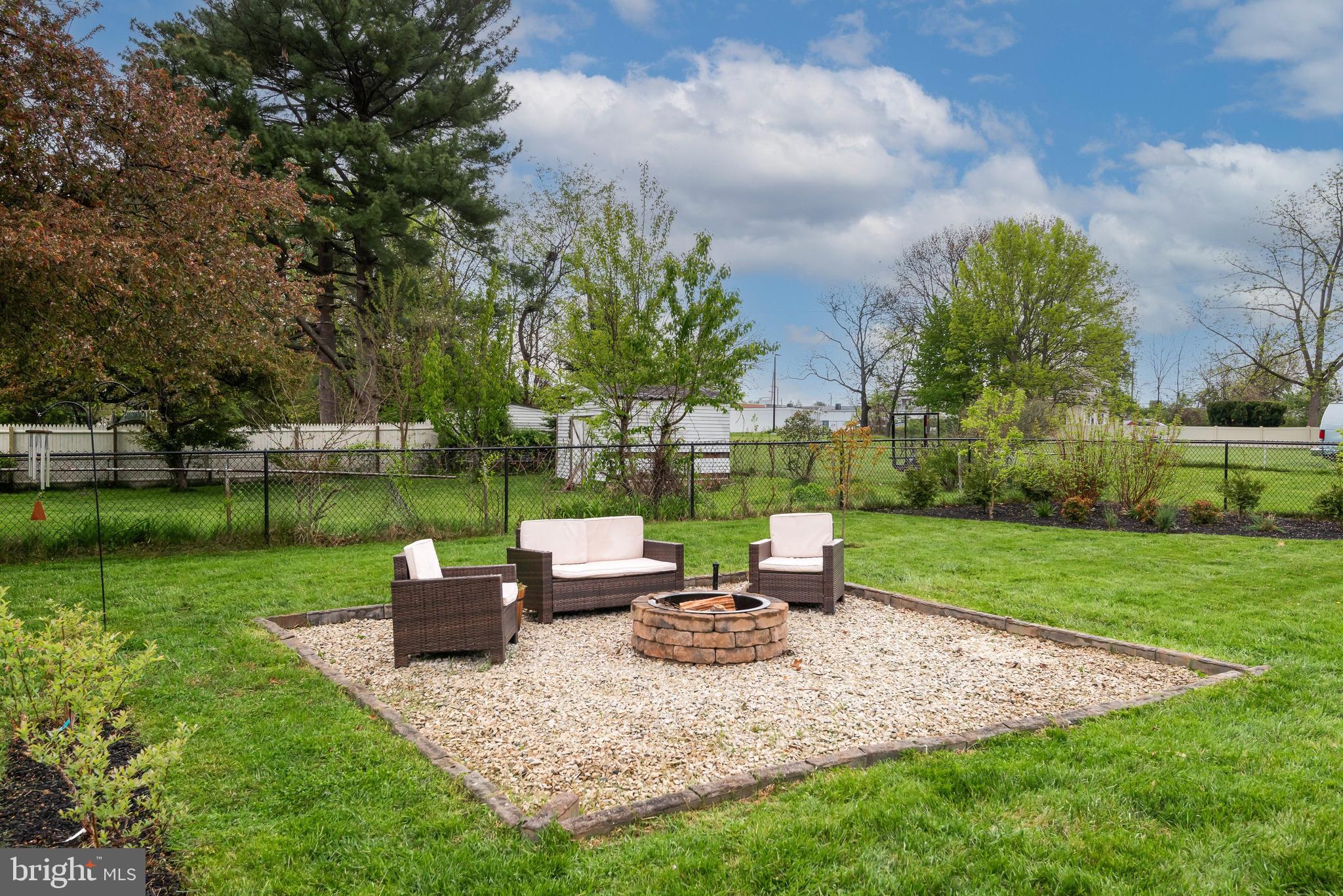 ASTON ARMS - Residential