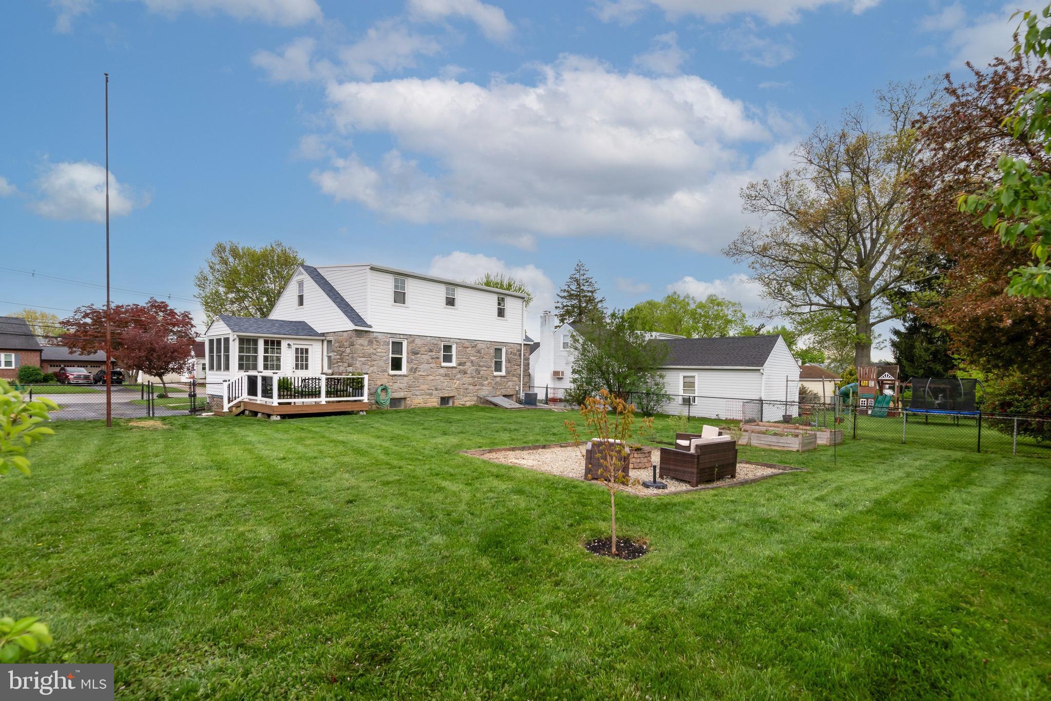 ASTON ARMS - Residential