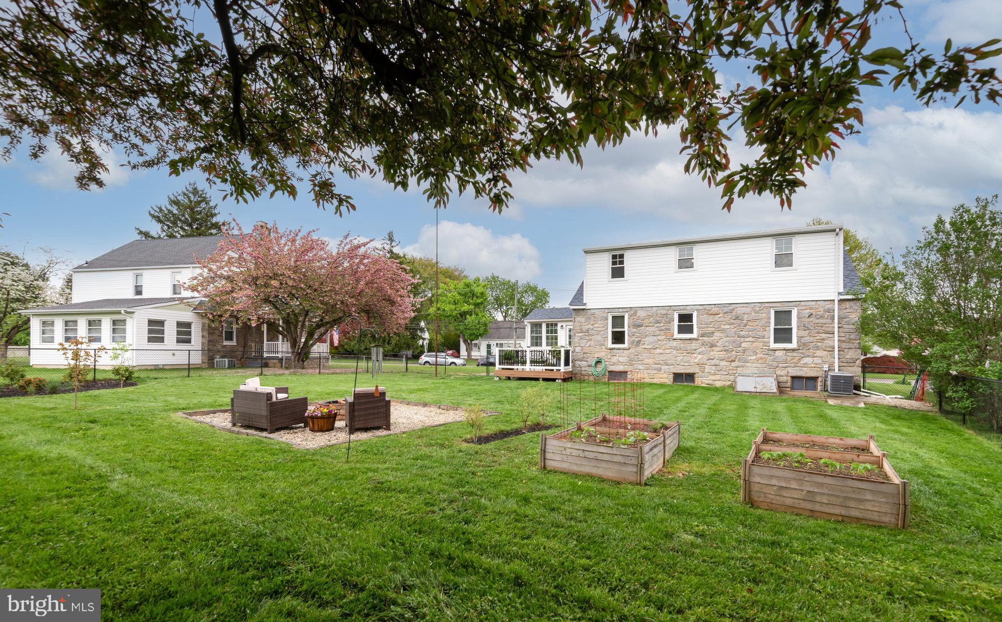 ASTON ARMS - Residential