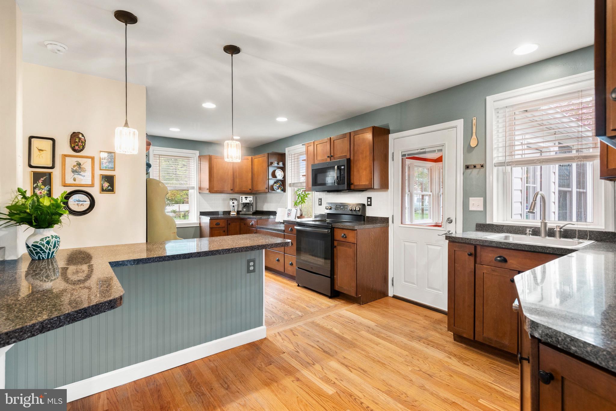 ASTON ARMS - Residential