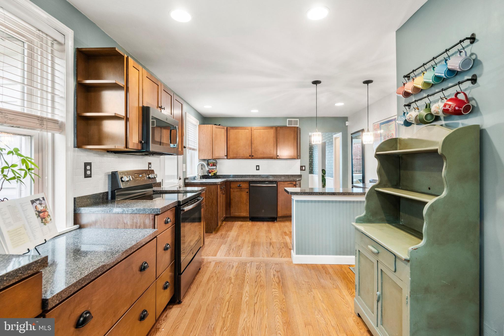 ASTON ARMS - Residential