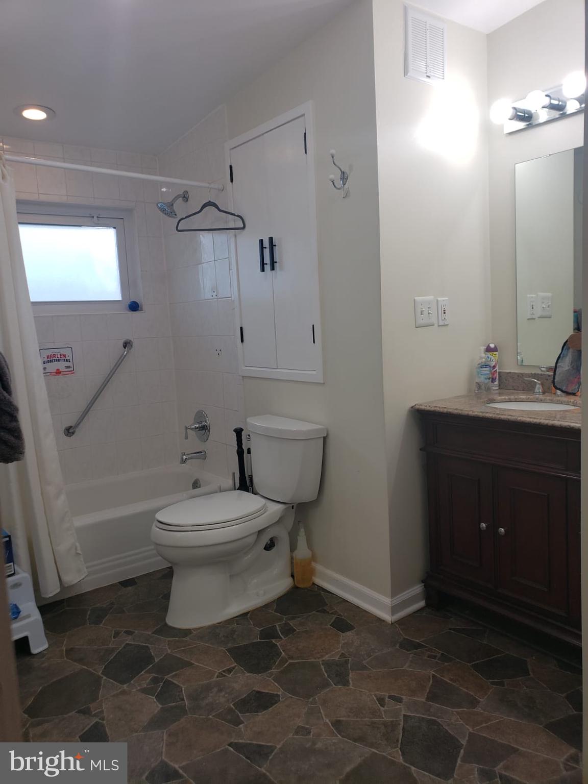 TWINBROOK FOREST - Residential Lease