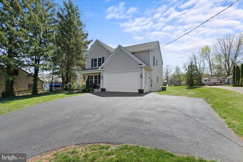 Photo of 824 HOPELAND RD, LITITZ, PA 17543 (MLS # PALA2033700)