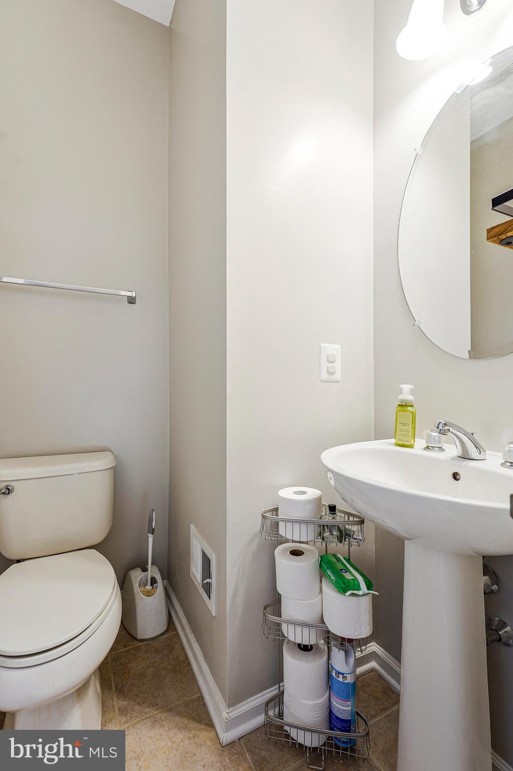 LOUDOUN VALLEY ESTATES 2 - Residential Lease