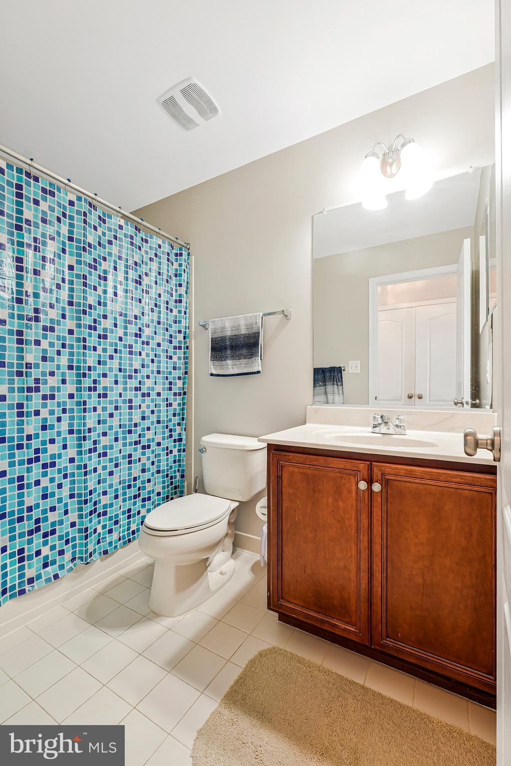 LOUDOUN VALLEY ESTATES 2 - Residential Lease