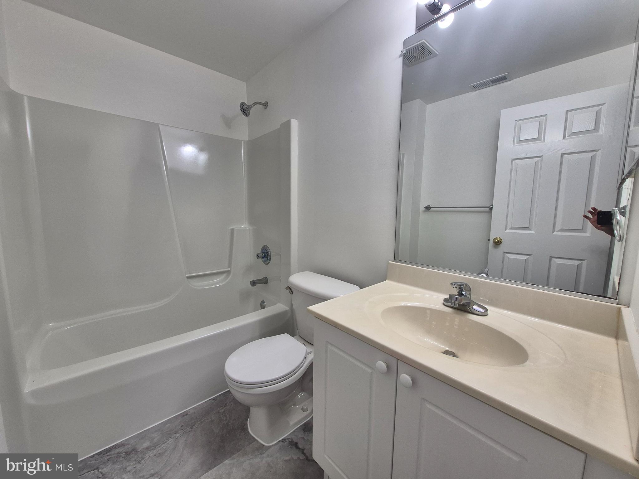 WELLINGTON TRACE - Residential Lease