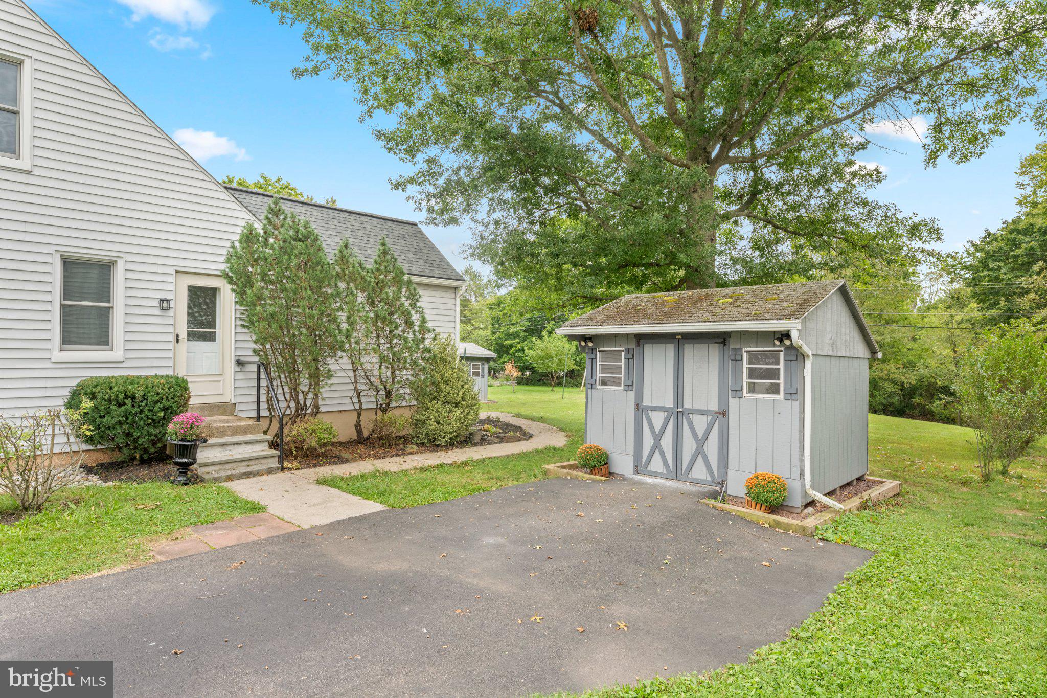 162 MAPLE AVENUE