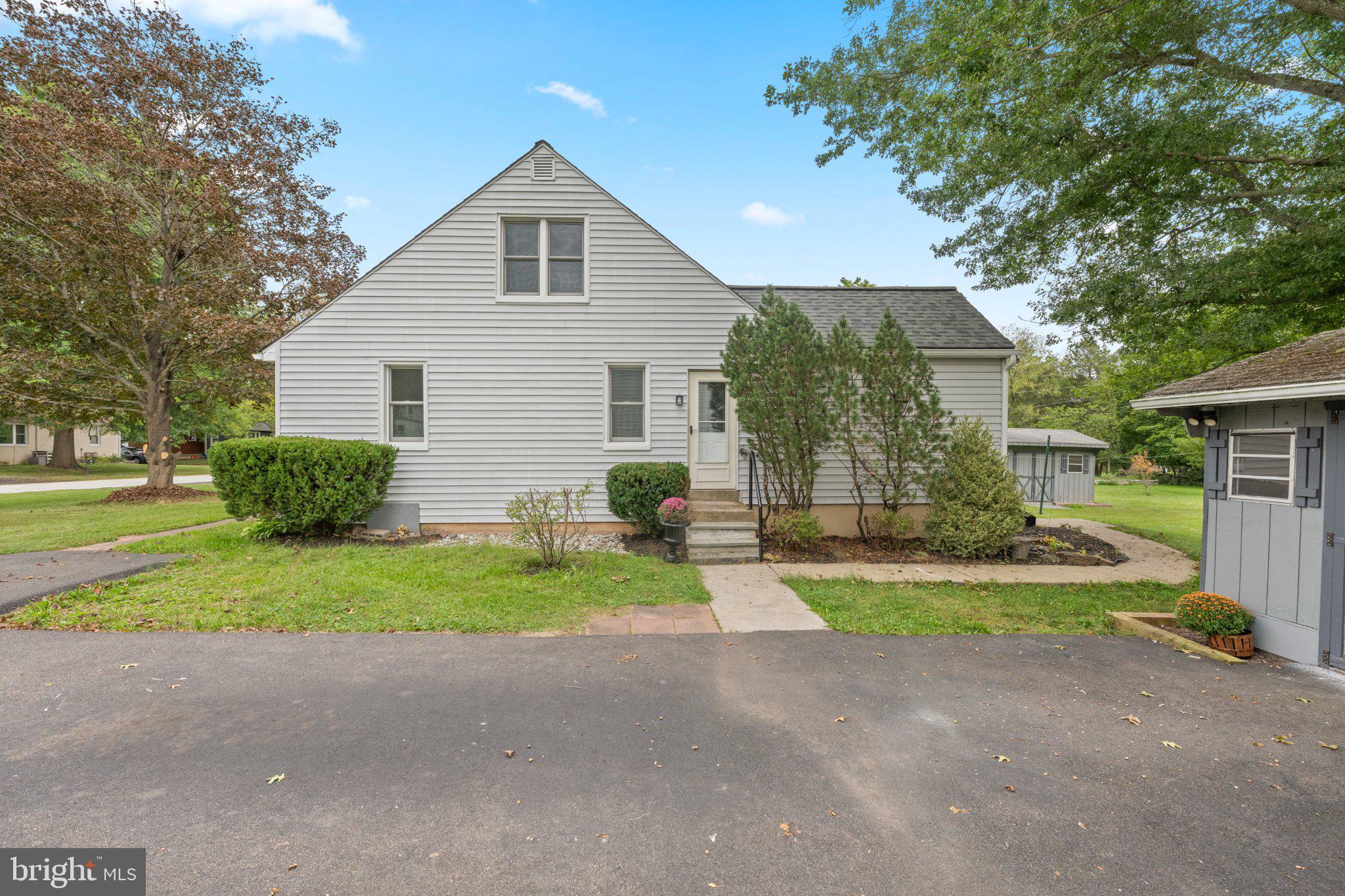 162 MAPLE AVENUE