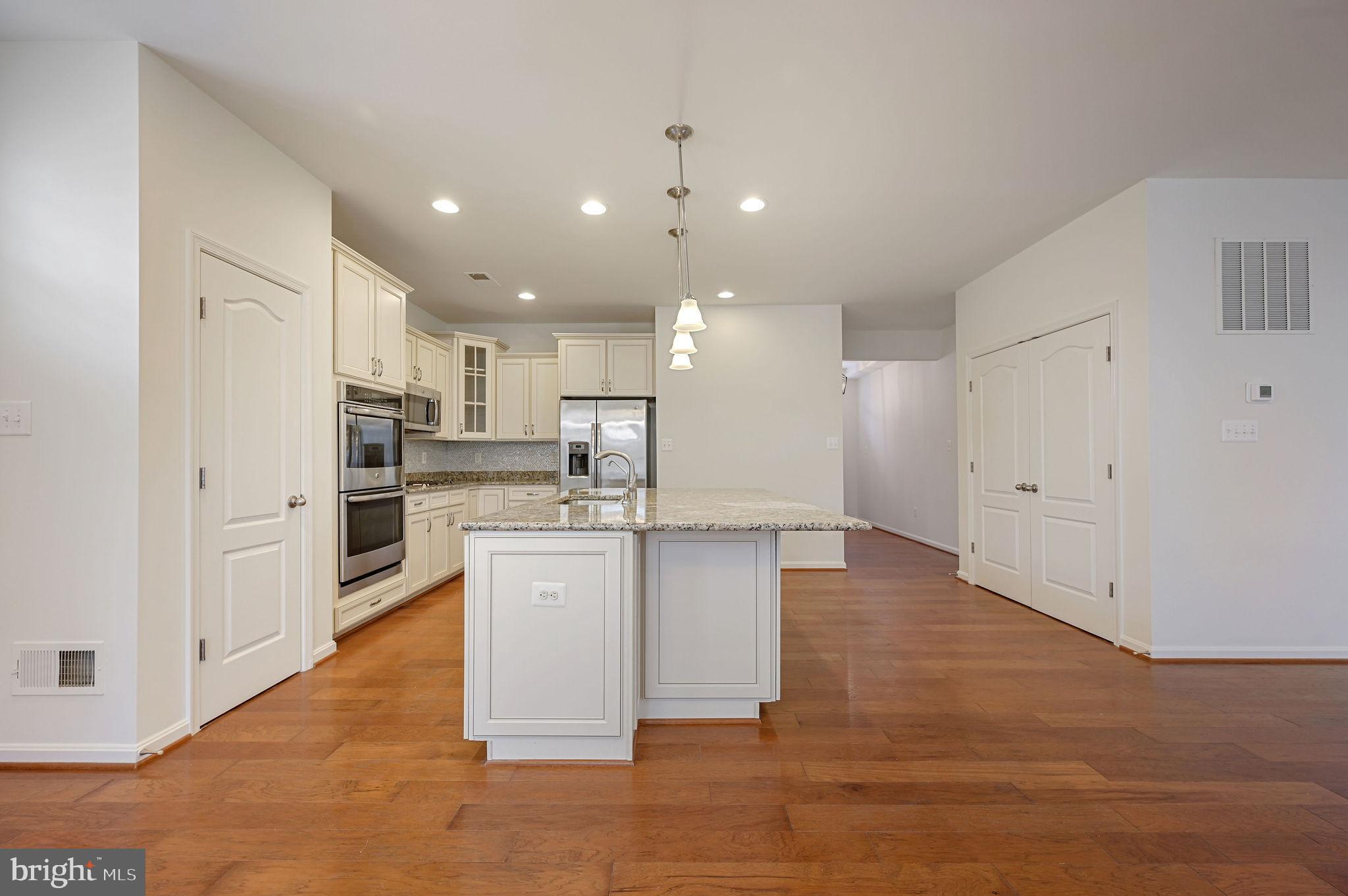 LONGACRE VILLAGE - Residential