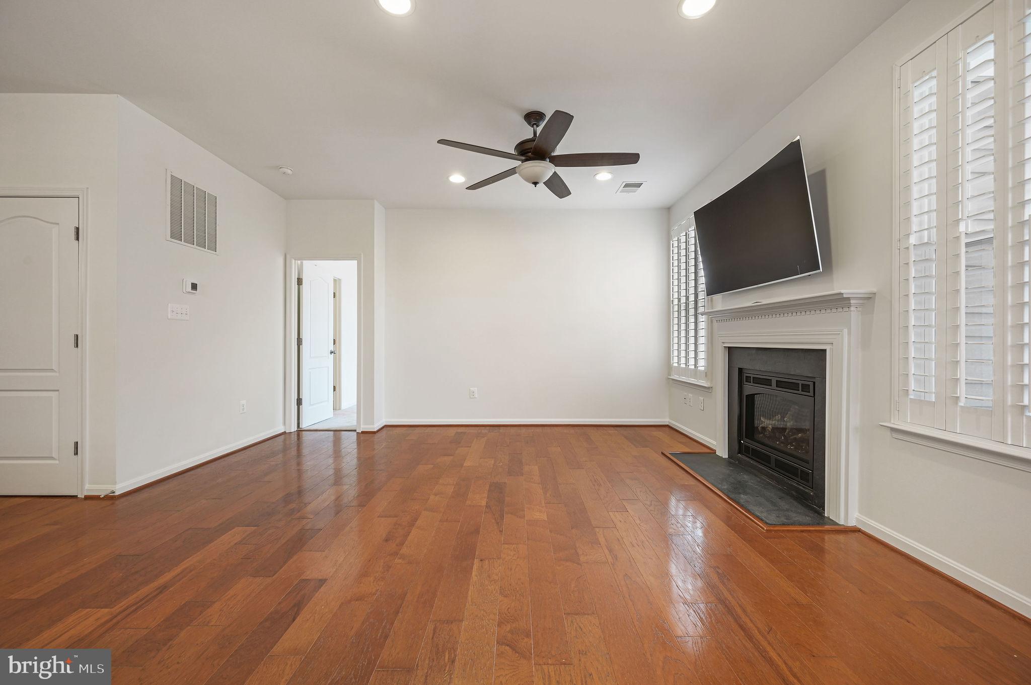 LONGACRE VILLAGE - Residential