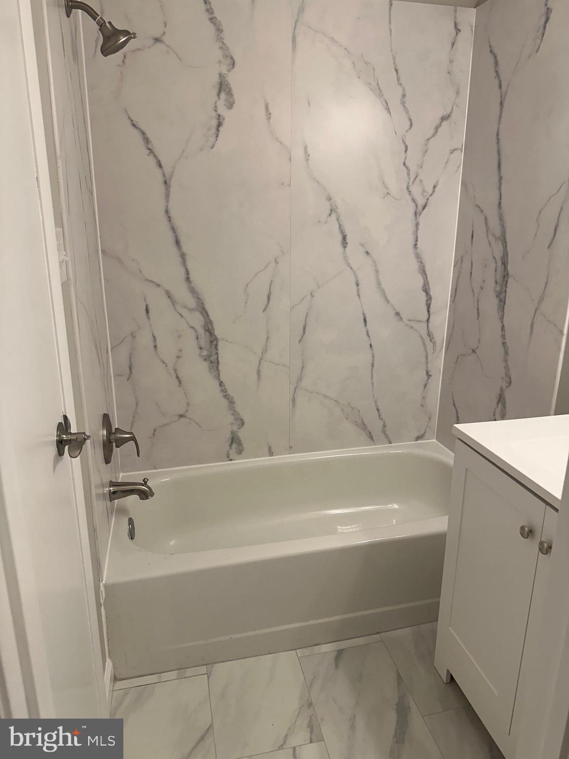 ELIZABETHS LANDING - Residential Lease