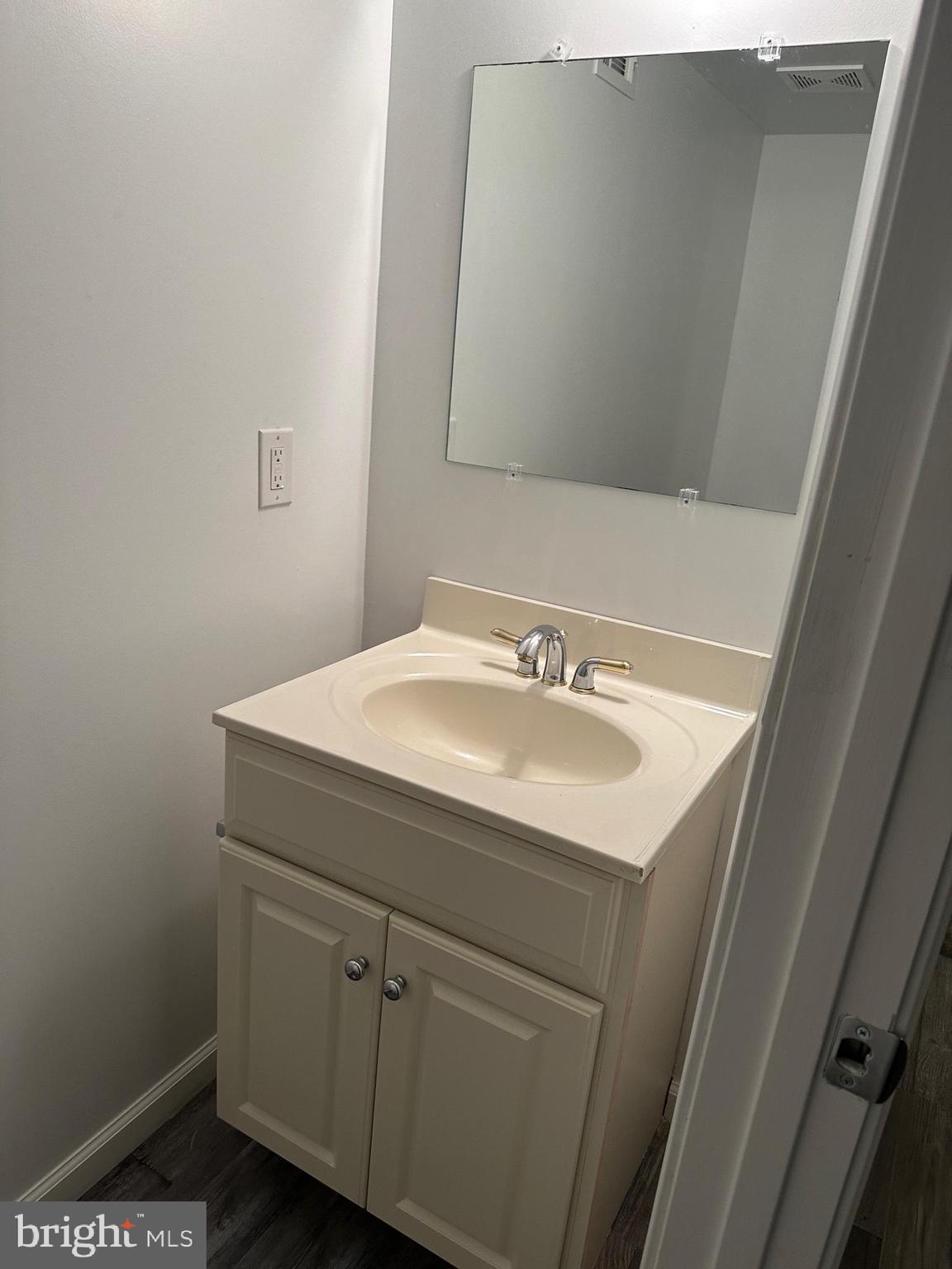 ELIZABETHS LANDING - Residential Lease