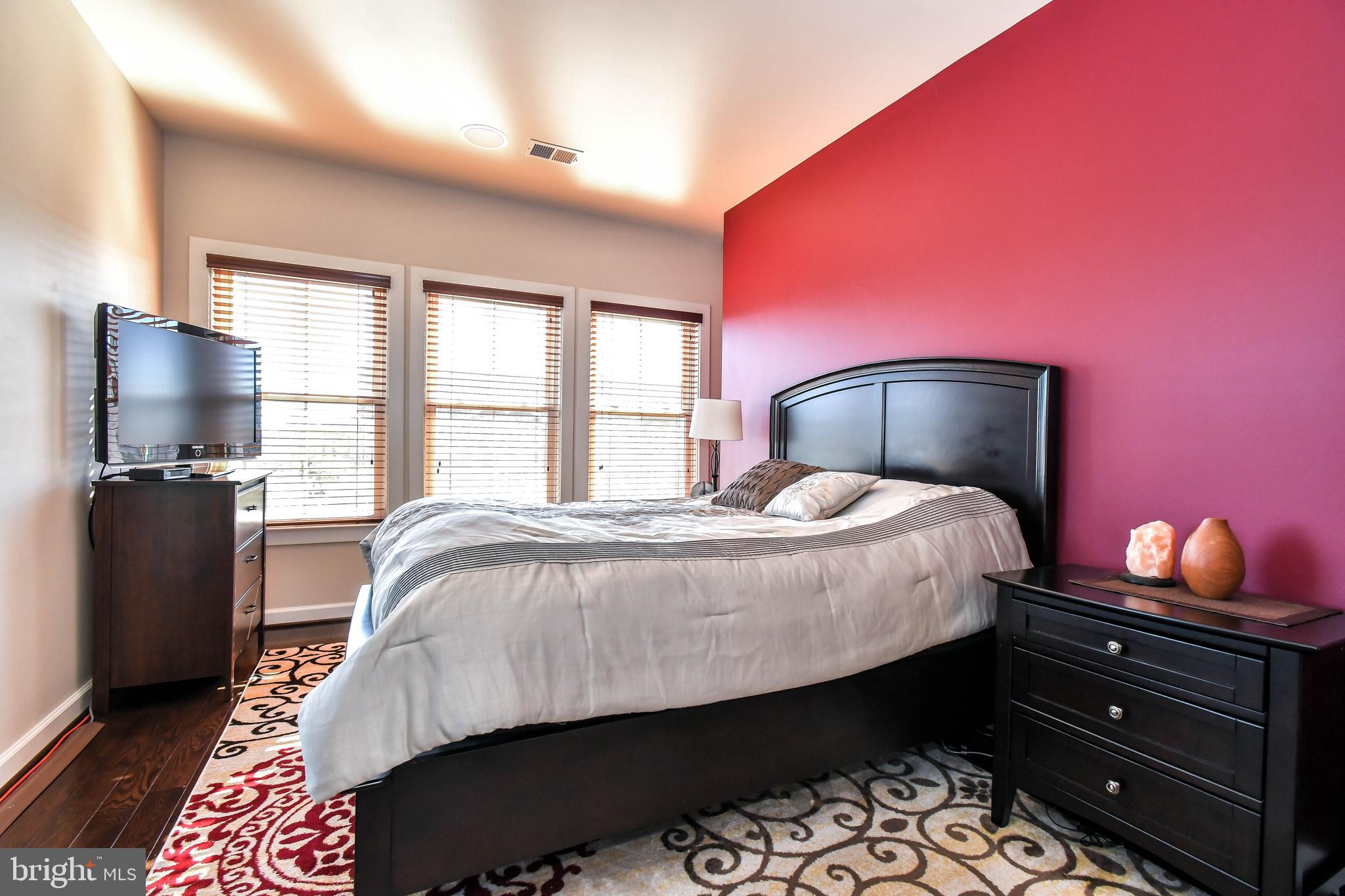 ONE LOUDOUN - Residential