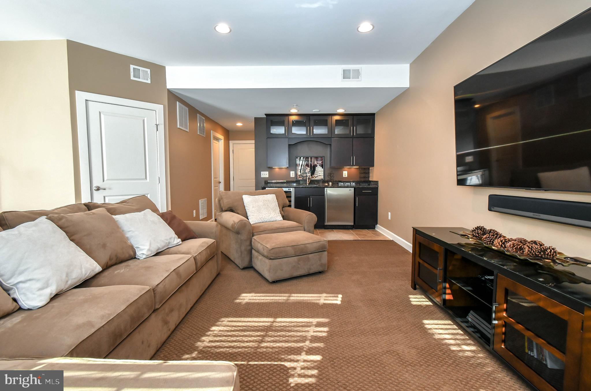 ONE LOUDOUN - Residential