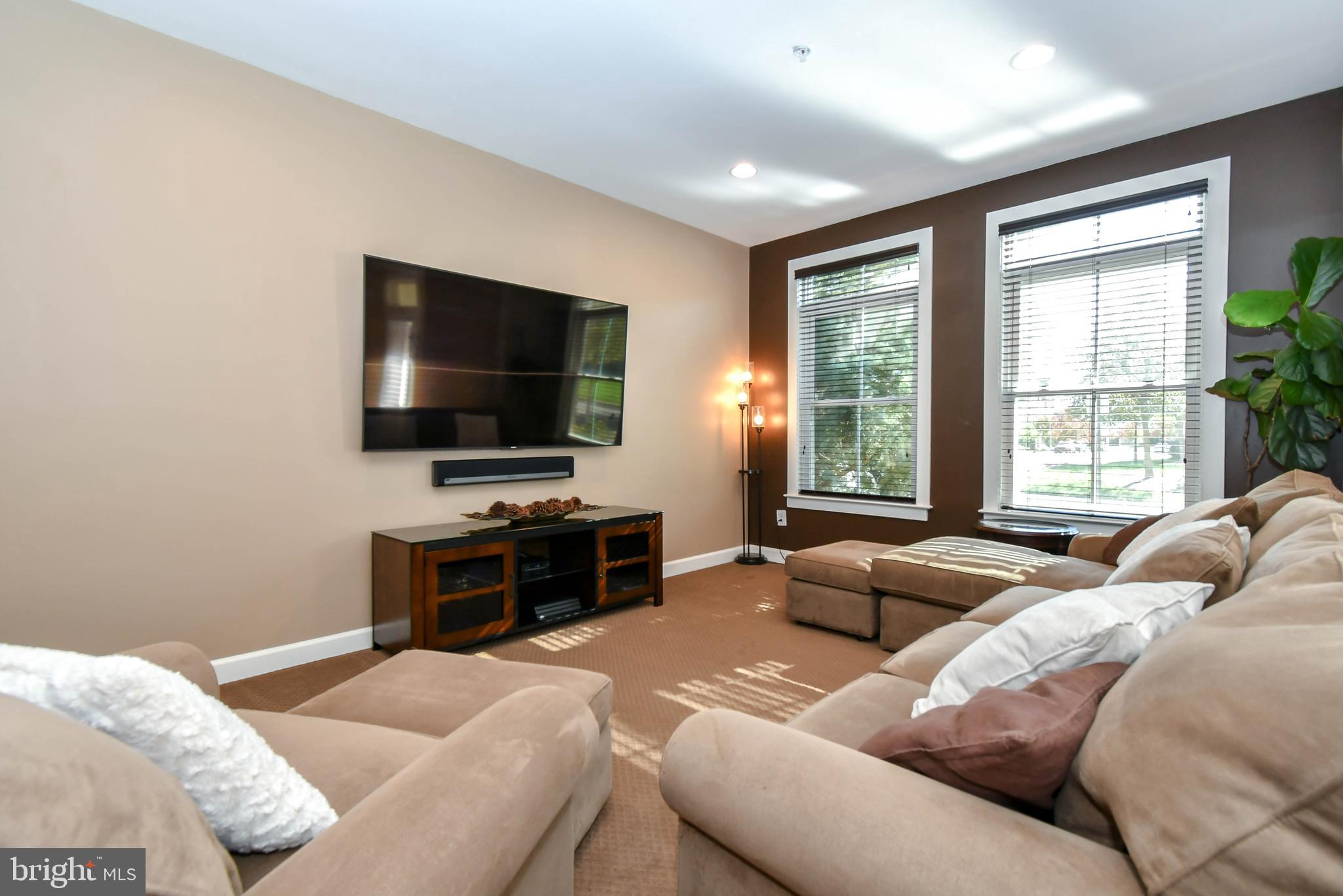 ONE LOUDOUN - Residential