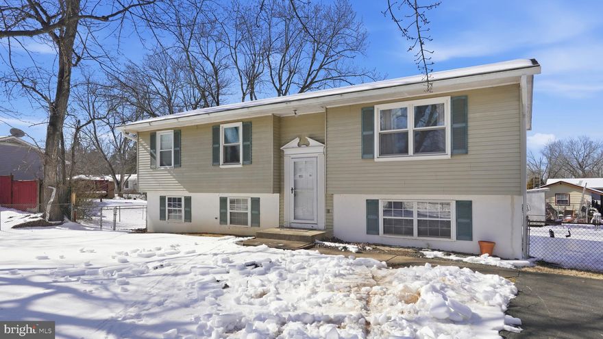 💎 Diamond in the Rough in a Highly Desirable Location

This well-located home offers 3 bedrooms 🛏️ and 2 full baths 🛁, along with an unfinished basement 🧱—providing excellent potential for future expansion or added living space.

Situated in a non-HOA subdivision 🚫, the property also features a fenced yard 🌳, offering privacy and flexibility for homeowners and investors alike.

Whether you choose to move in and renovate over time 🔨 or pursue a full renovation for resale 📈, this property presents a strong opportunity in a sought-after area.

✨ Endless potential. Prime location. Smart investment.