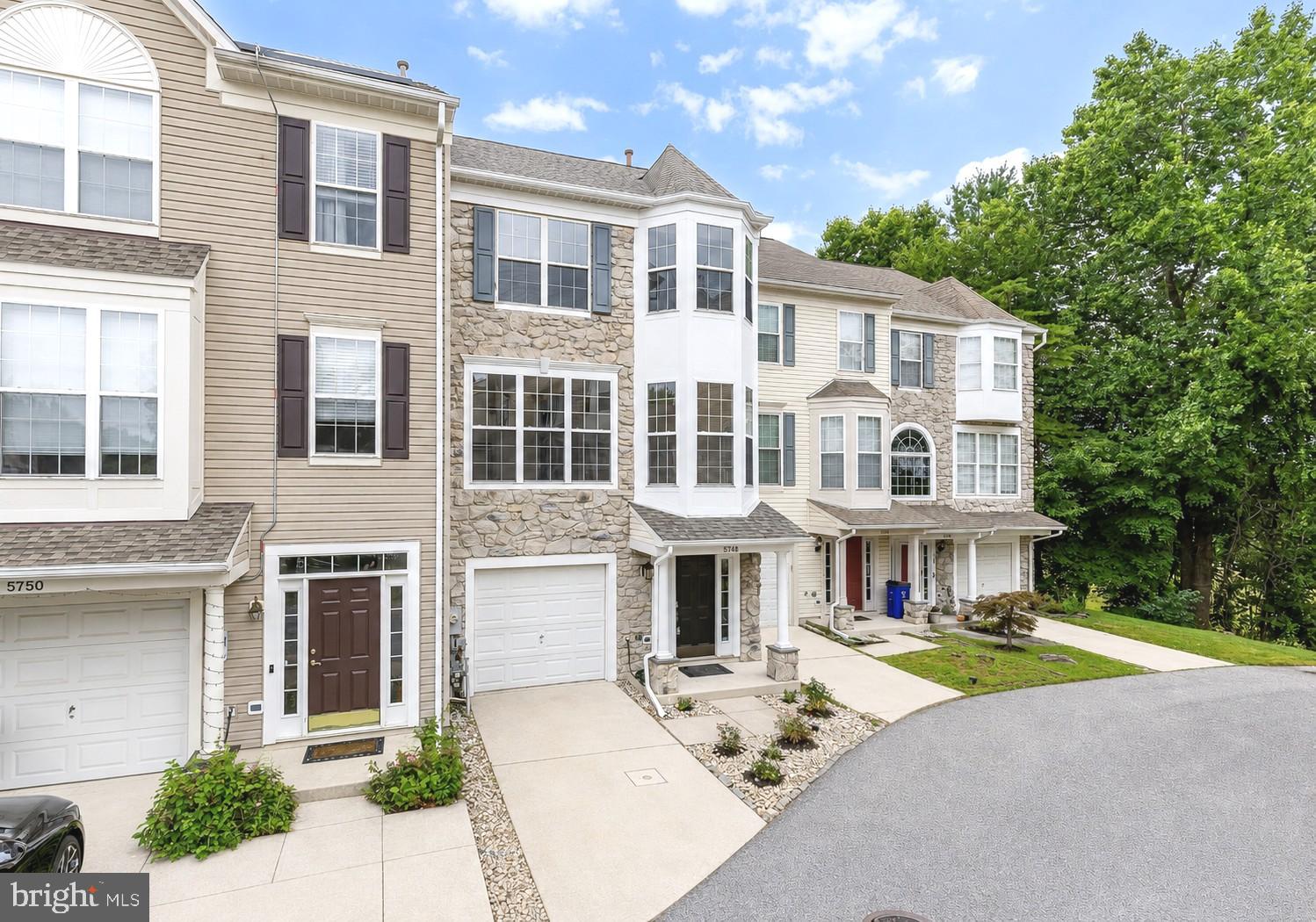 5748 GOLDFINCH COURT