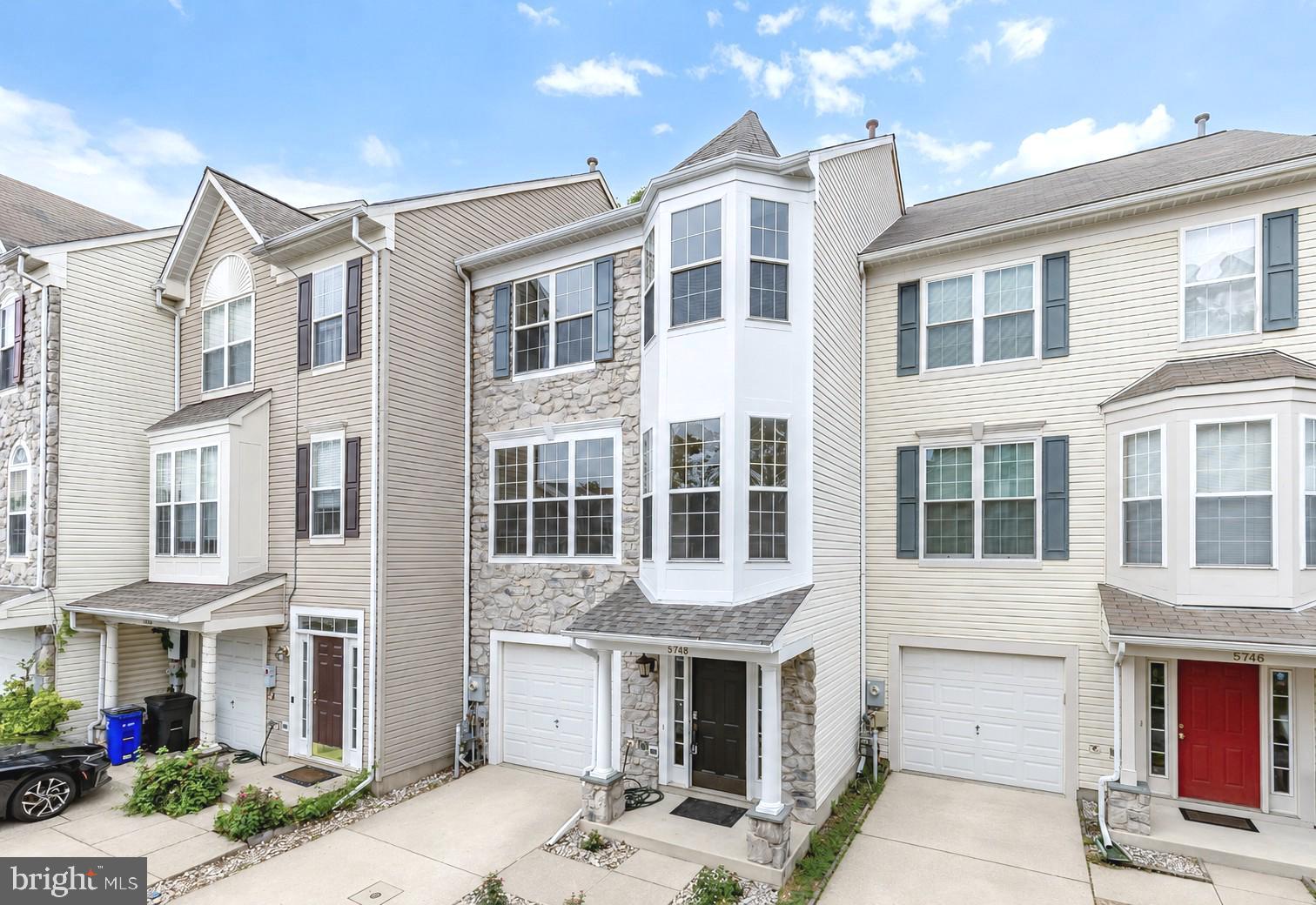 5748 GOLDFINCH COURT