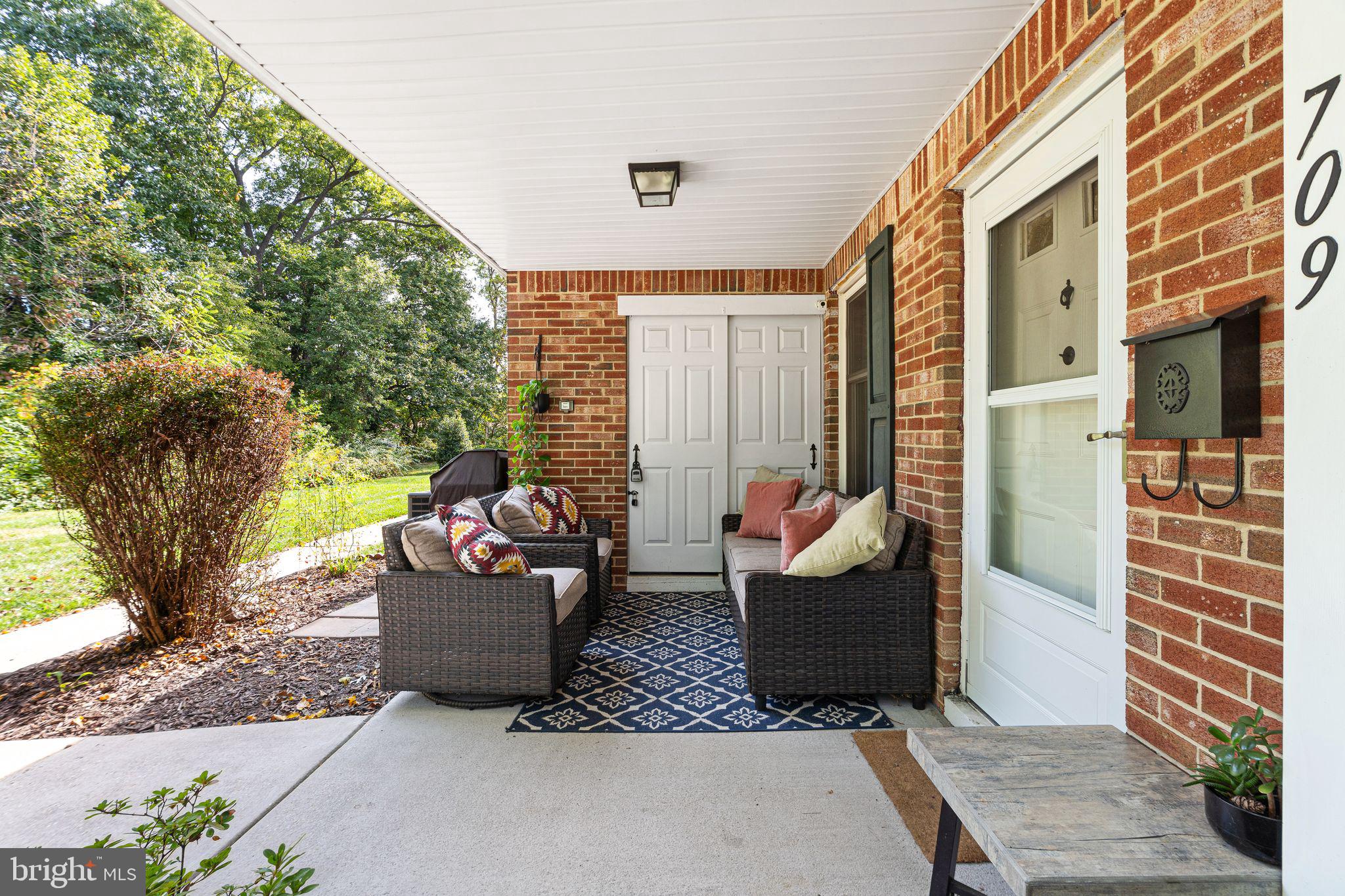 709 MIDDLETON PLACE