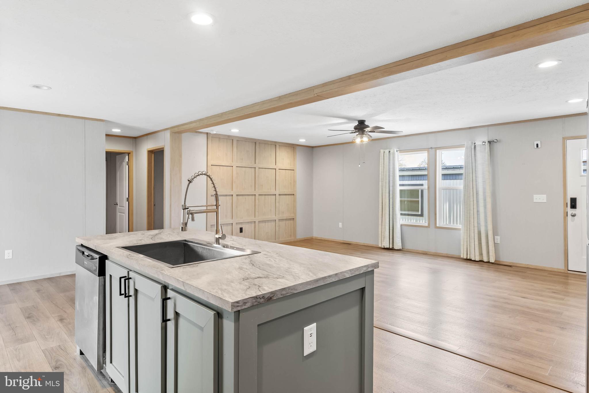 COLONIAL EAST - Residential