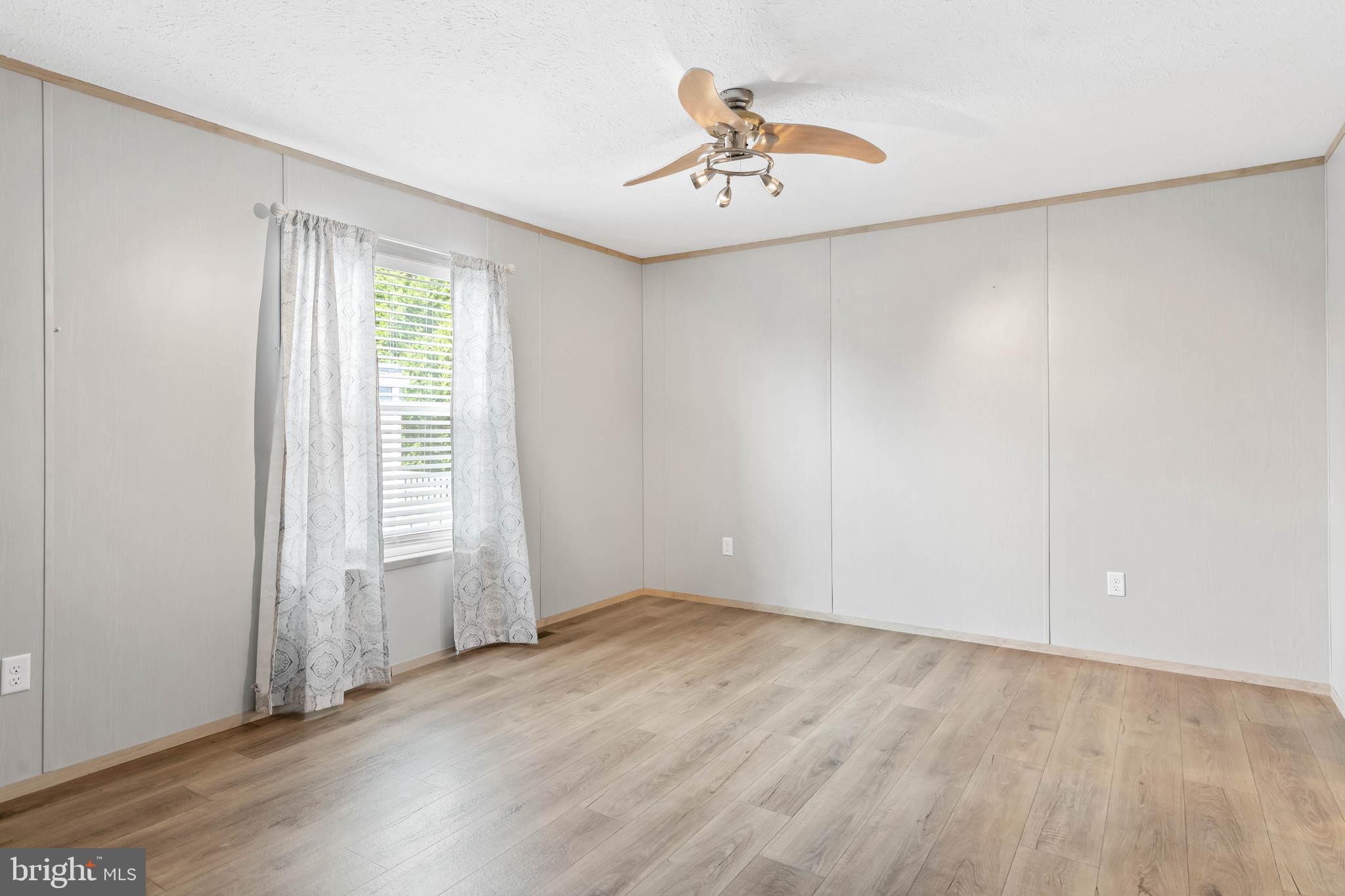 COLONIAL EAST - Residential