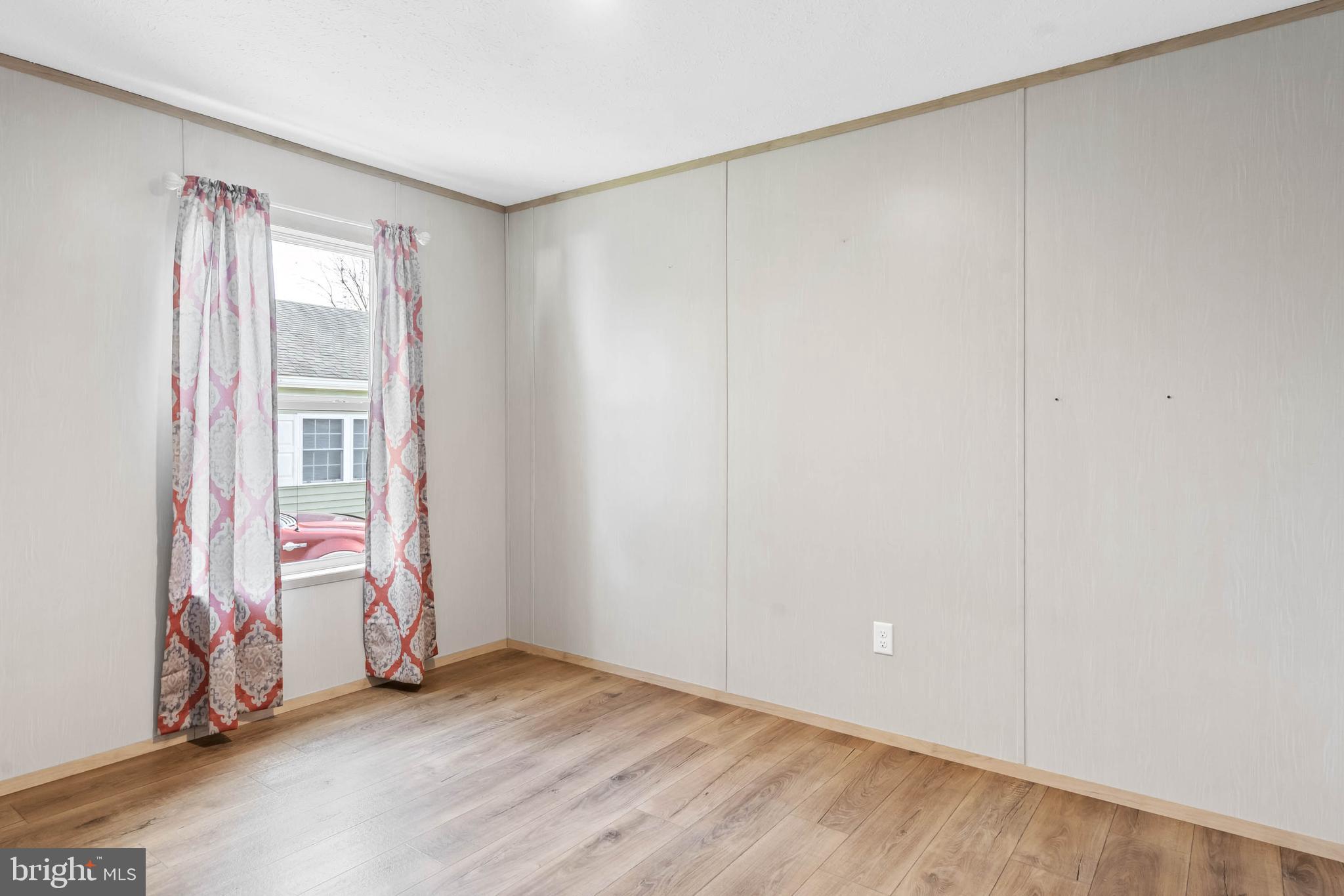 COLONIAL EAST - Residential