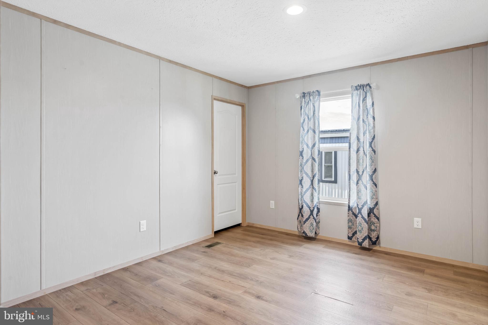 COLONIAL EAST - Residential