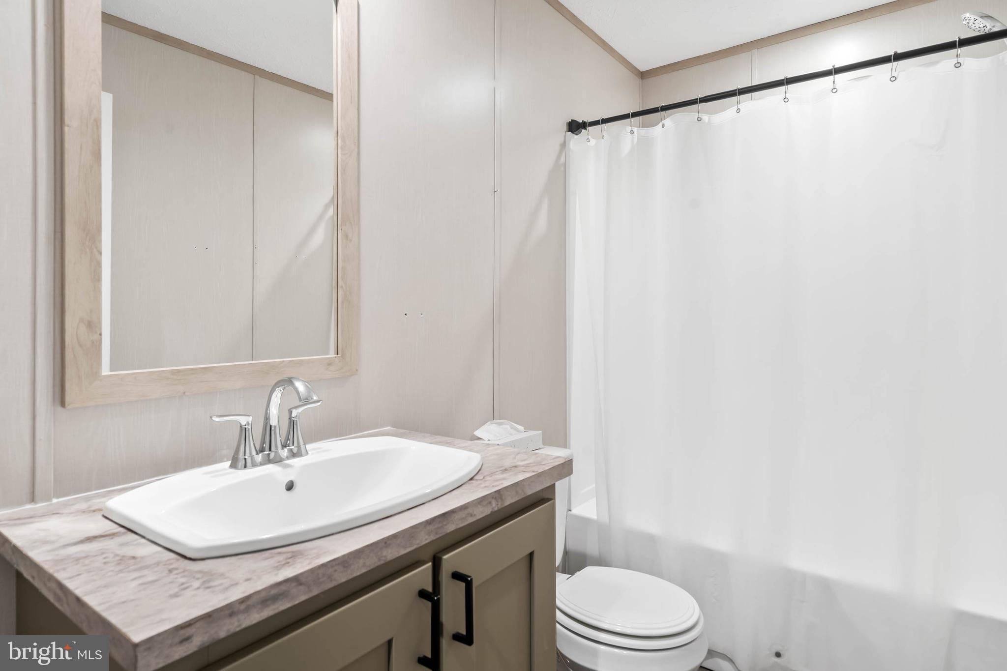 COLONIAL EAST - Residential