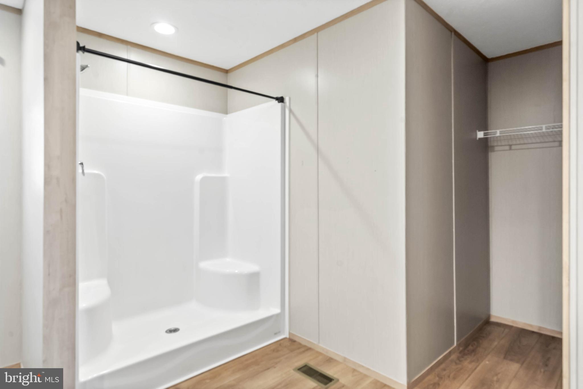 COLONIAL EAST - Residential