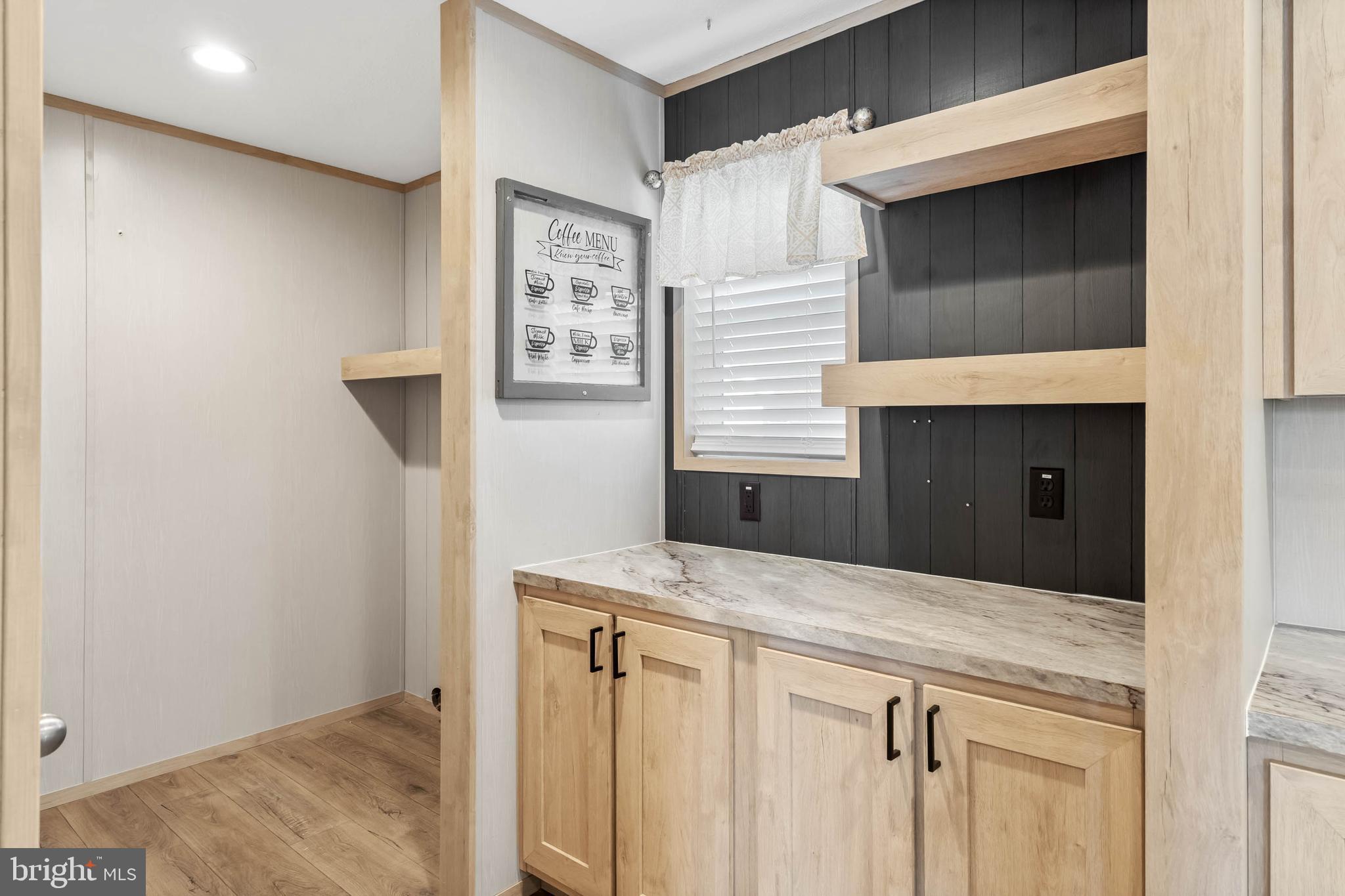 COLONIAL EAST - Residential