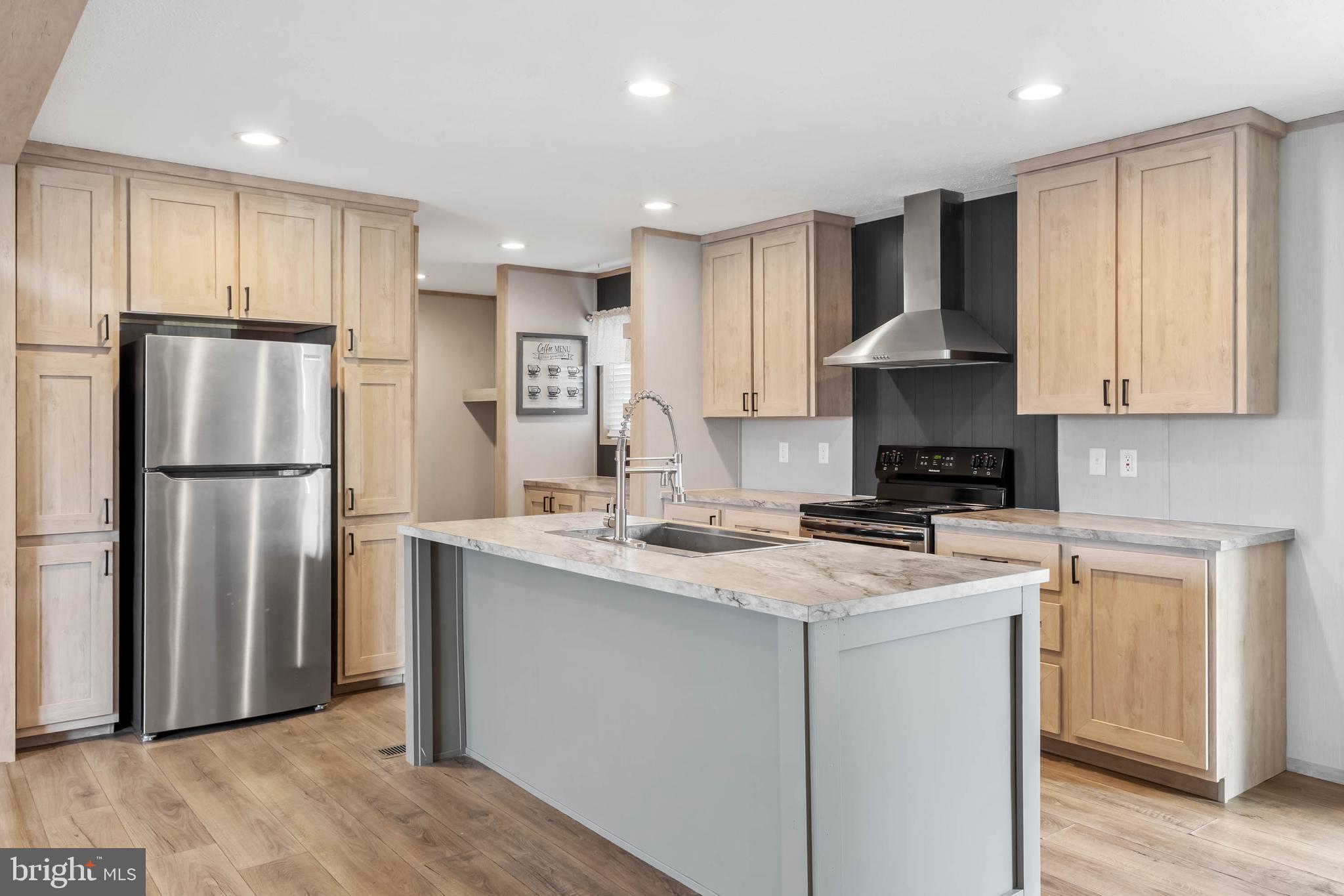 COLONIAL EAST - Residential