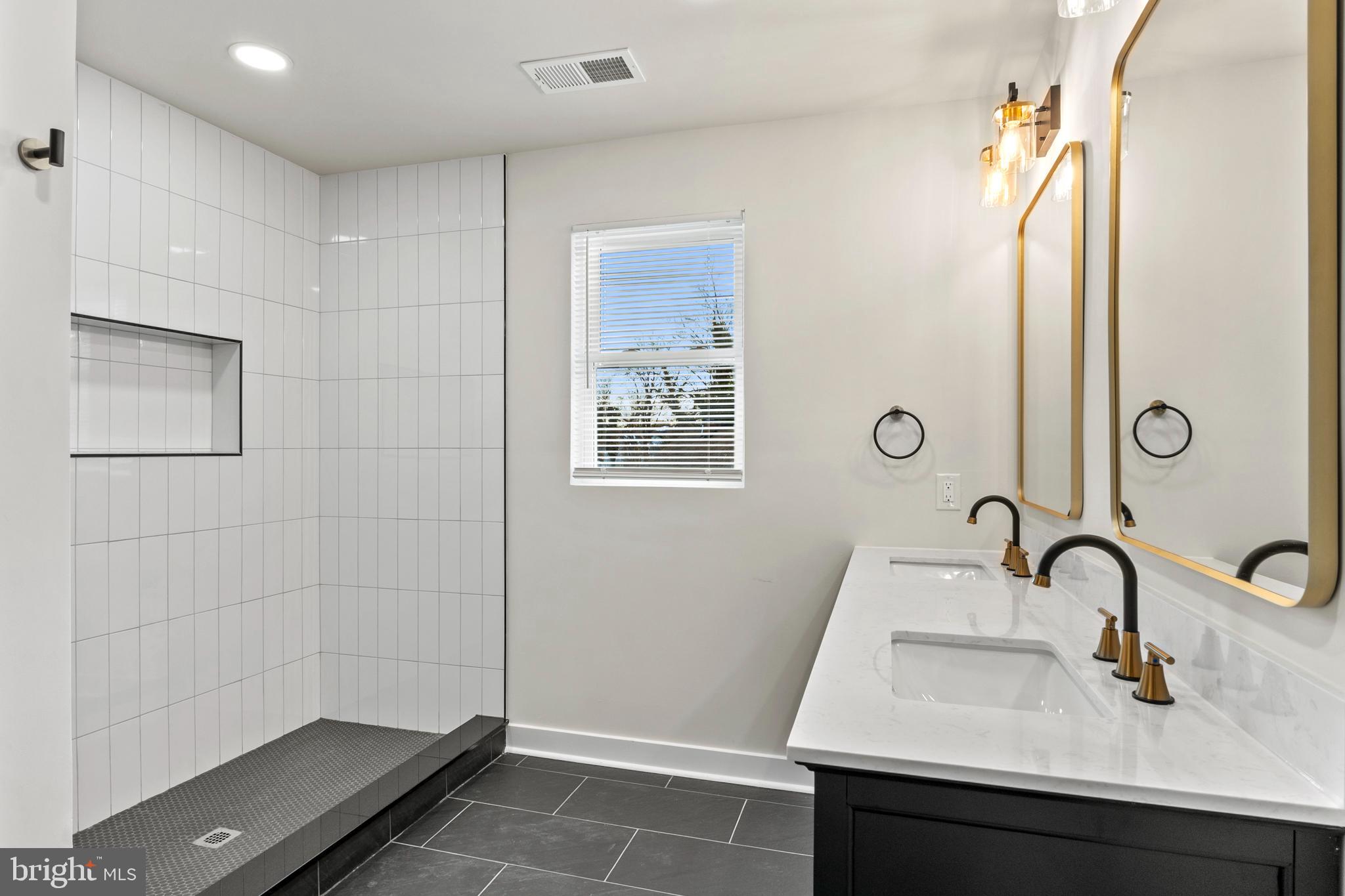 EASTPORT - Residential