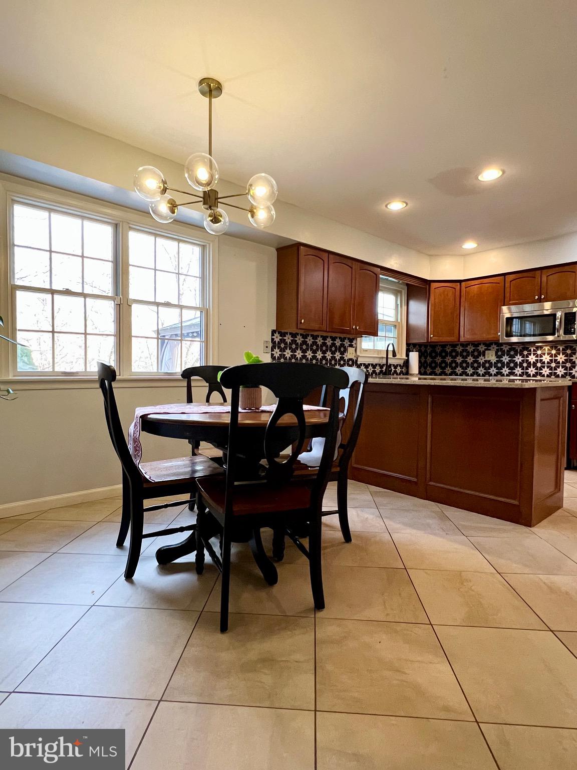 ROLLING MEADOW EST - Residential