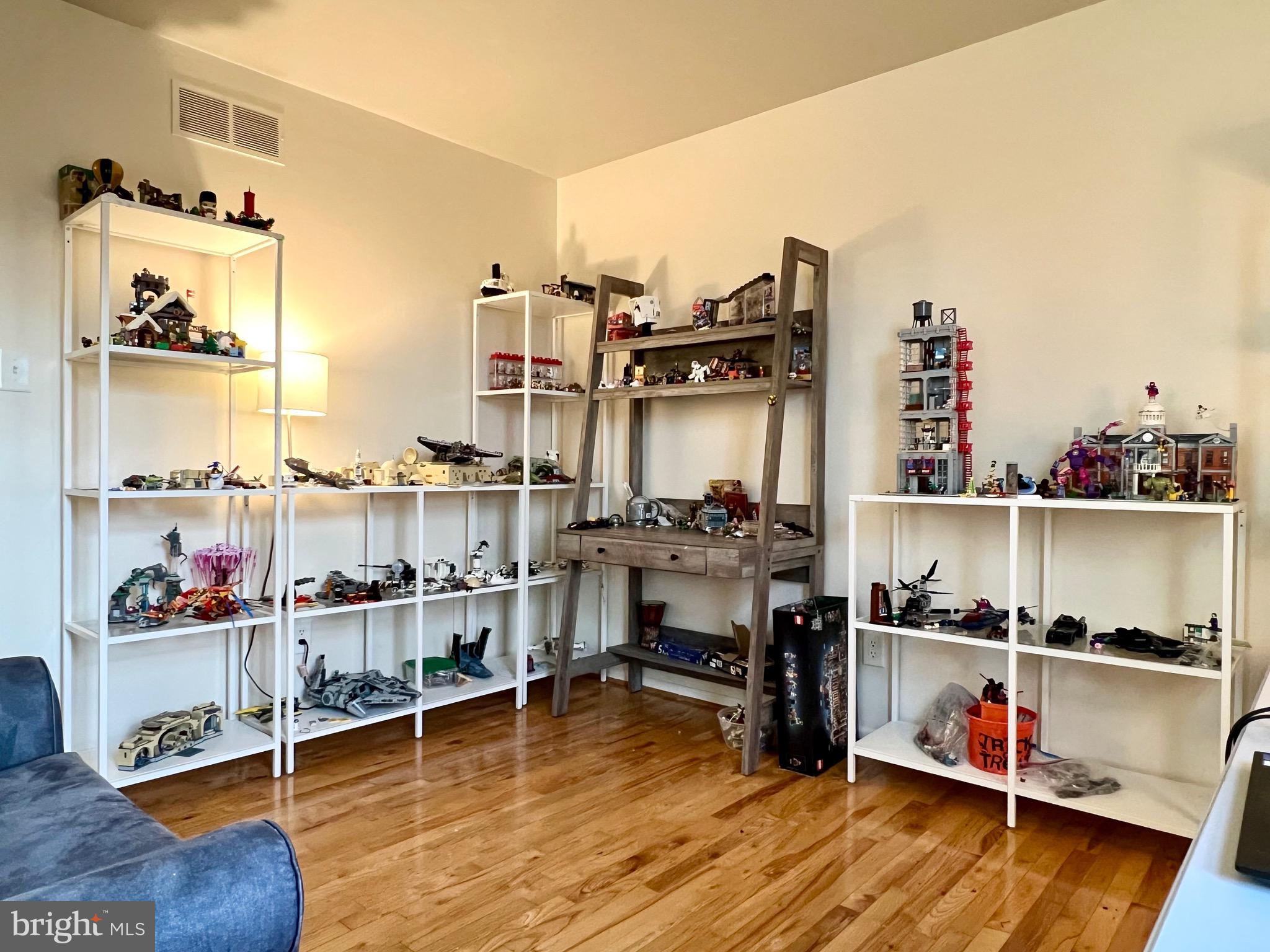 ROLLING MEADOW EST - Residential