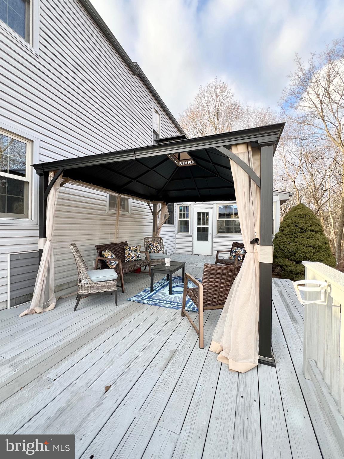 ROLLING MEADOW EST - Residential