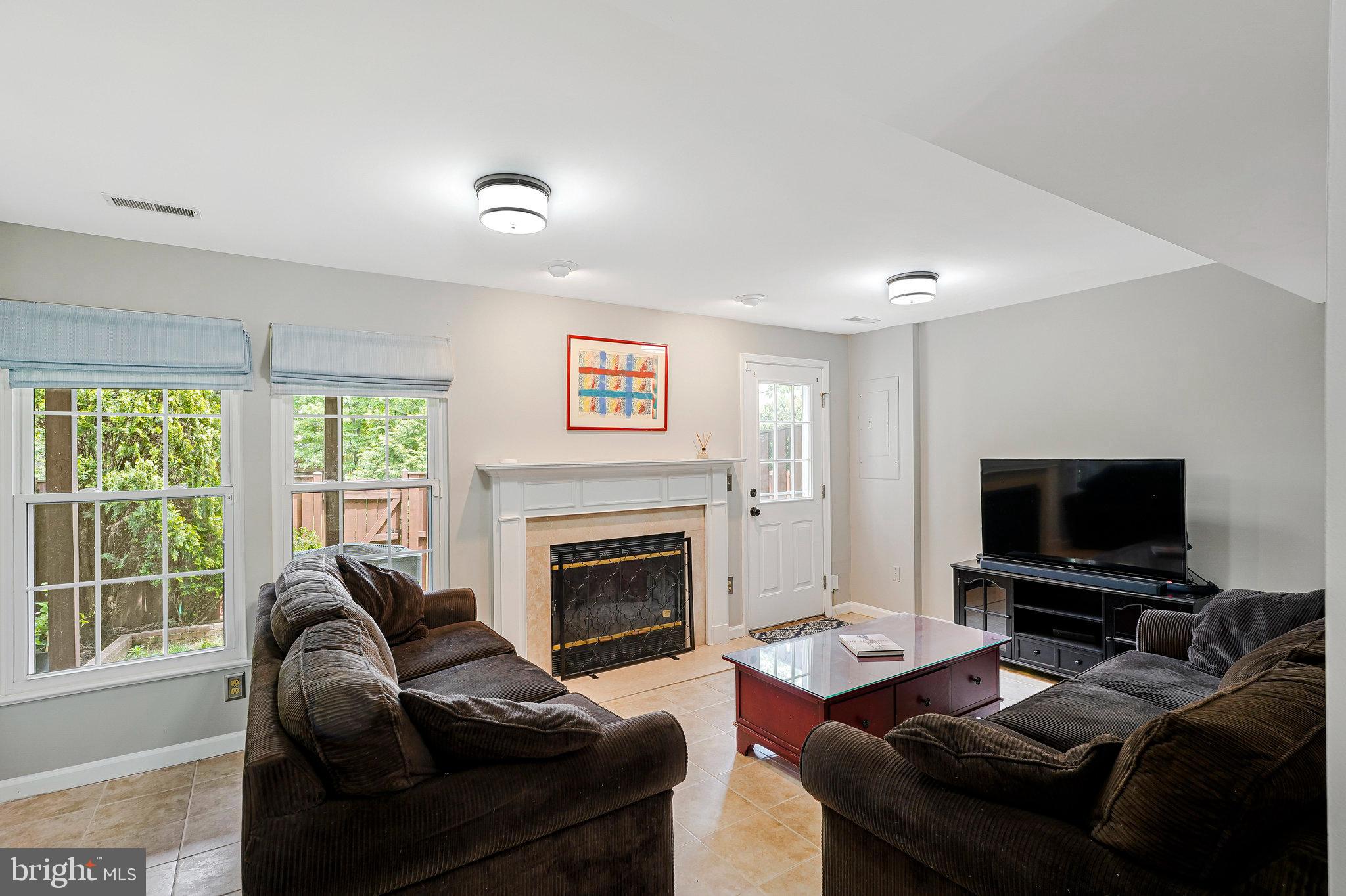 7453 GADSBY SQUARE
