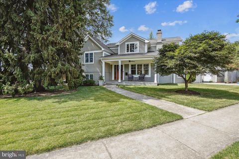 Photo of 11200 Waycross Way, KENSINGTON, MD 20895 (MLS # MDMC2196328) Photo of 11200 Waycross Way, KENSINGTON, MD 20895 (MLS # MDMC2196328)