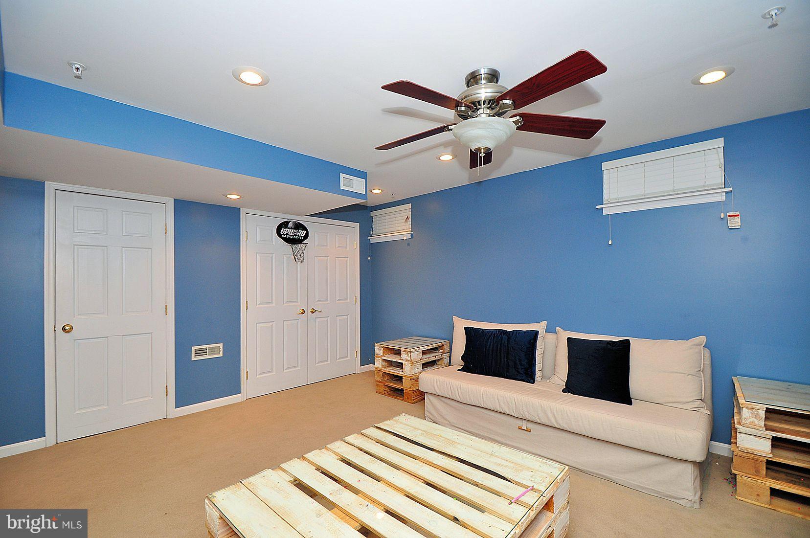 FARMINGTON VILLAGE - Residential Lease