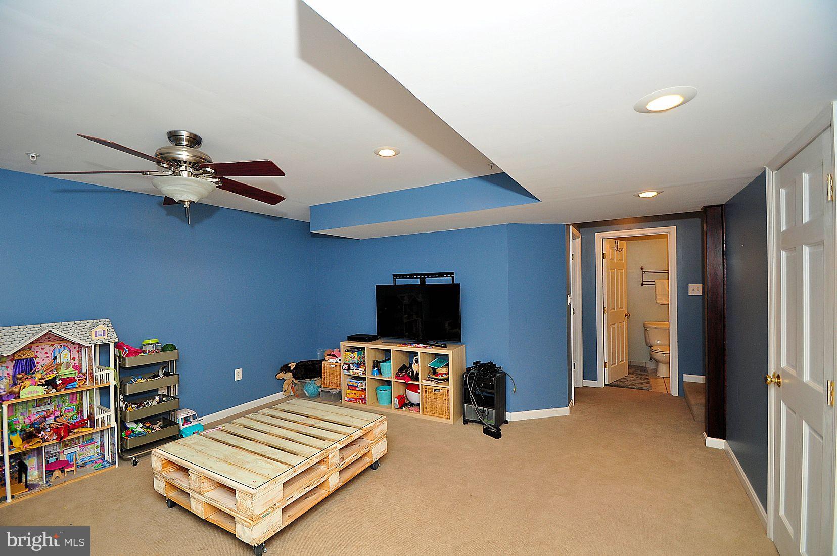 FARMINGTON VILLAGE - Residential Lease