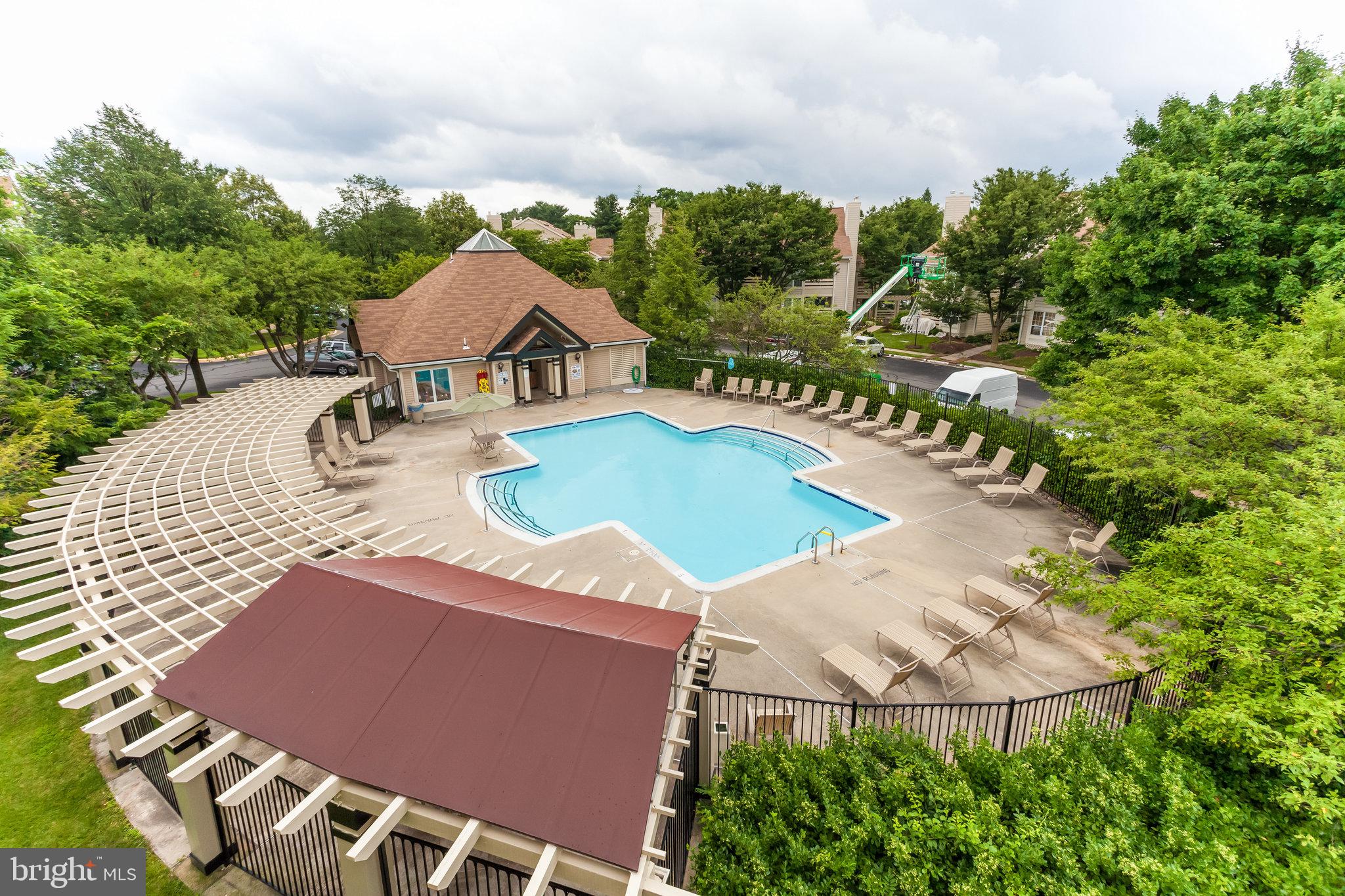 CARR AT PINECREST - Residential