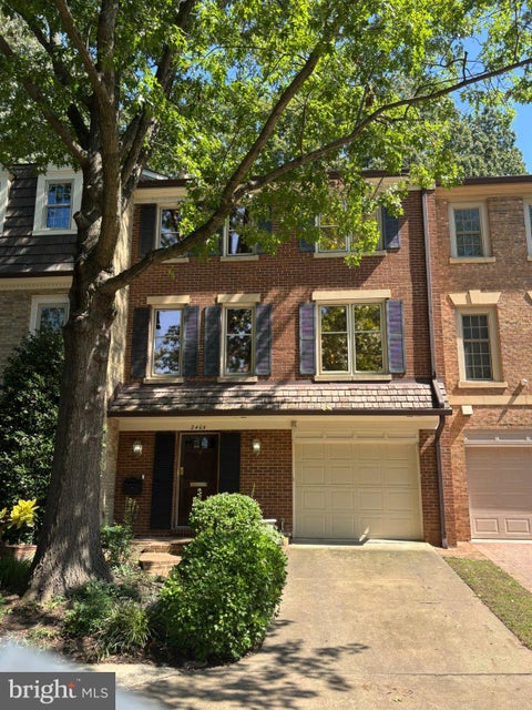 Photo of 2405 S Queen Street, ARLINGTON, VA 22202 (MLS # VAAR2079996)