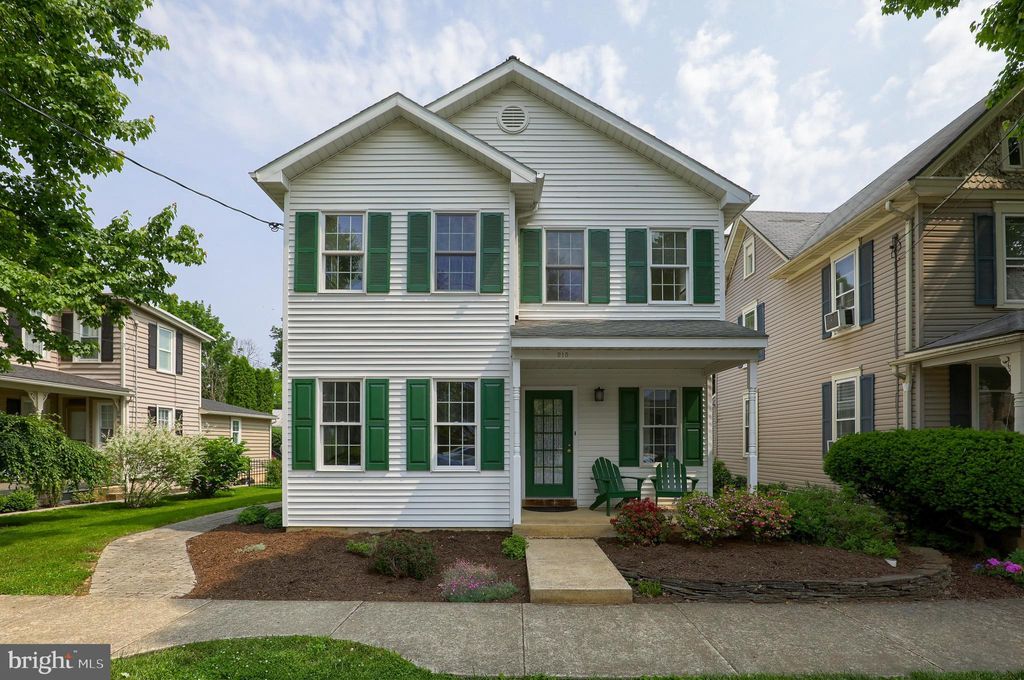 Photo of 215 E NEW ST, LITITZ, PA 17543 (MLS # PALA2035444)