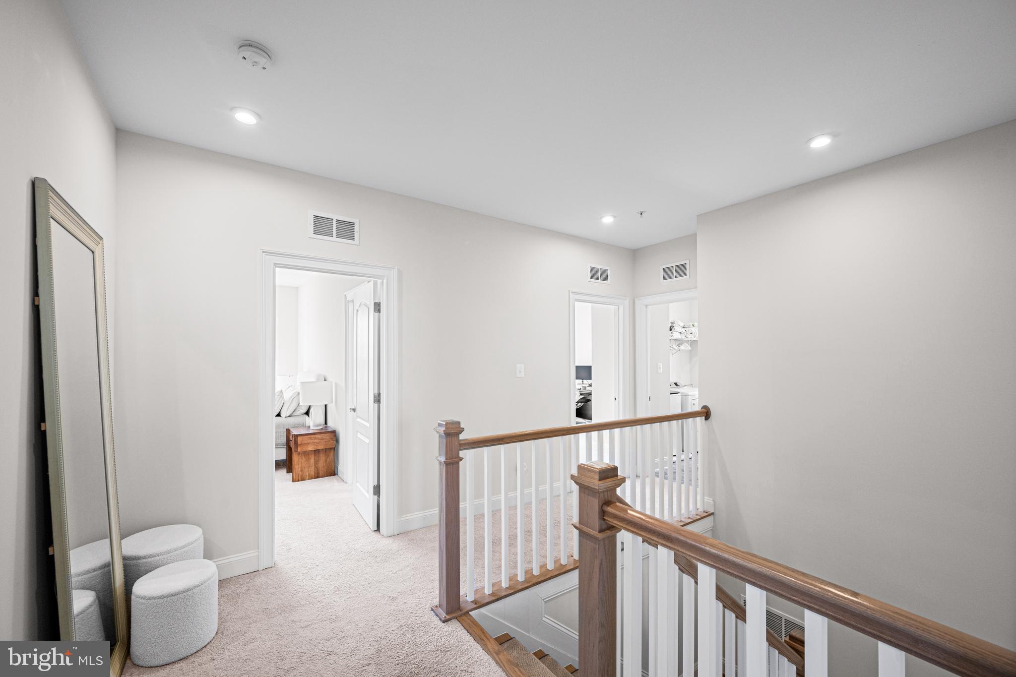 RIVER HILL - Residential