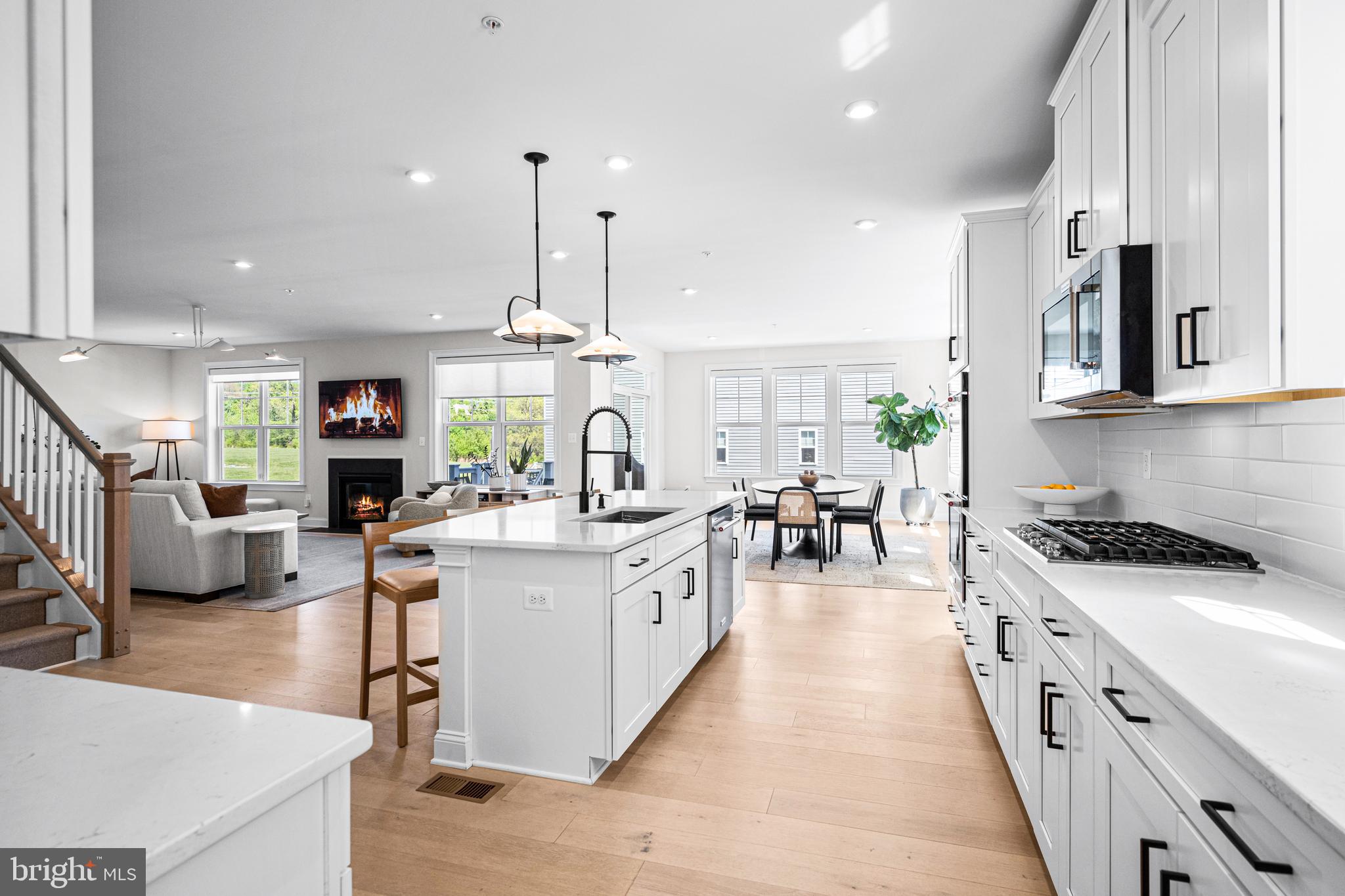 RIVER HILL - Residential