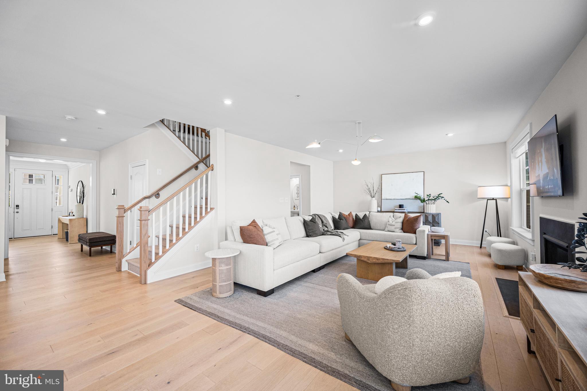 RIVER HILL - Residential