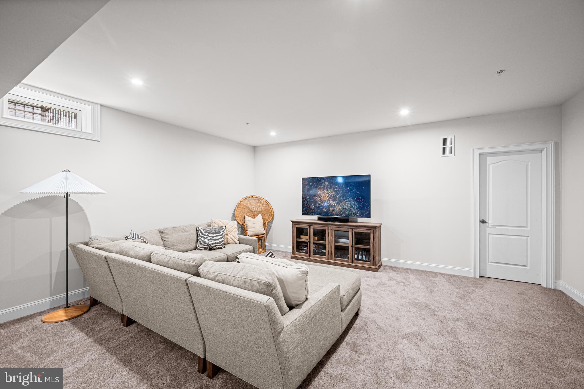 RIVER HILL - Residential