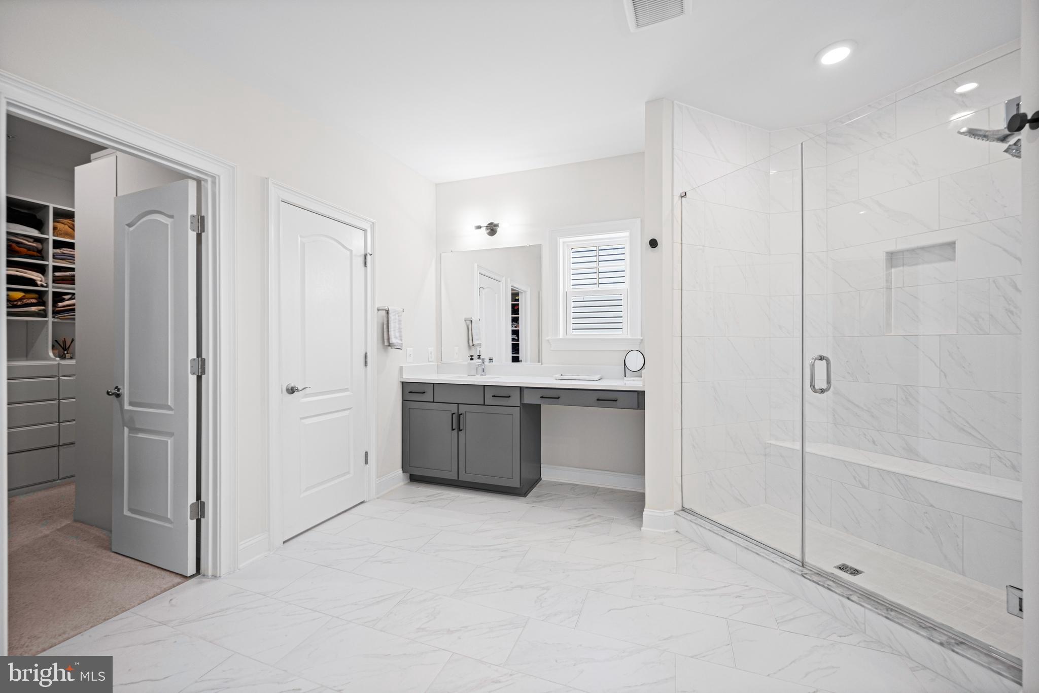 RIVER HILL - Residential