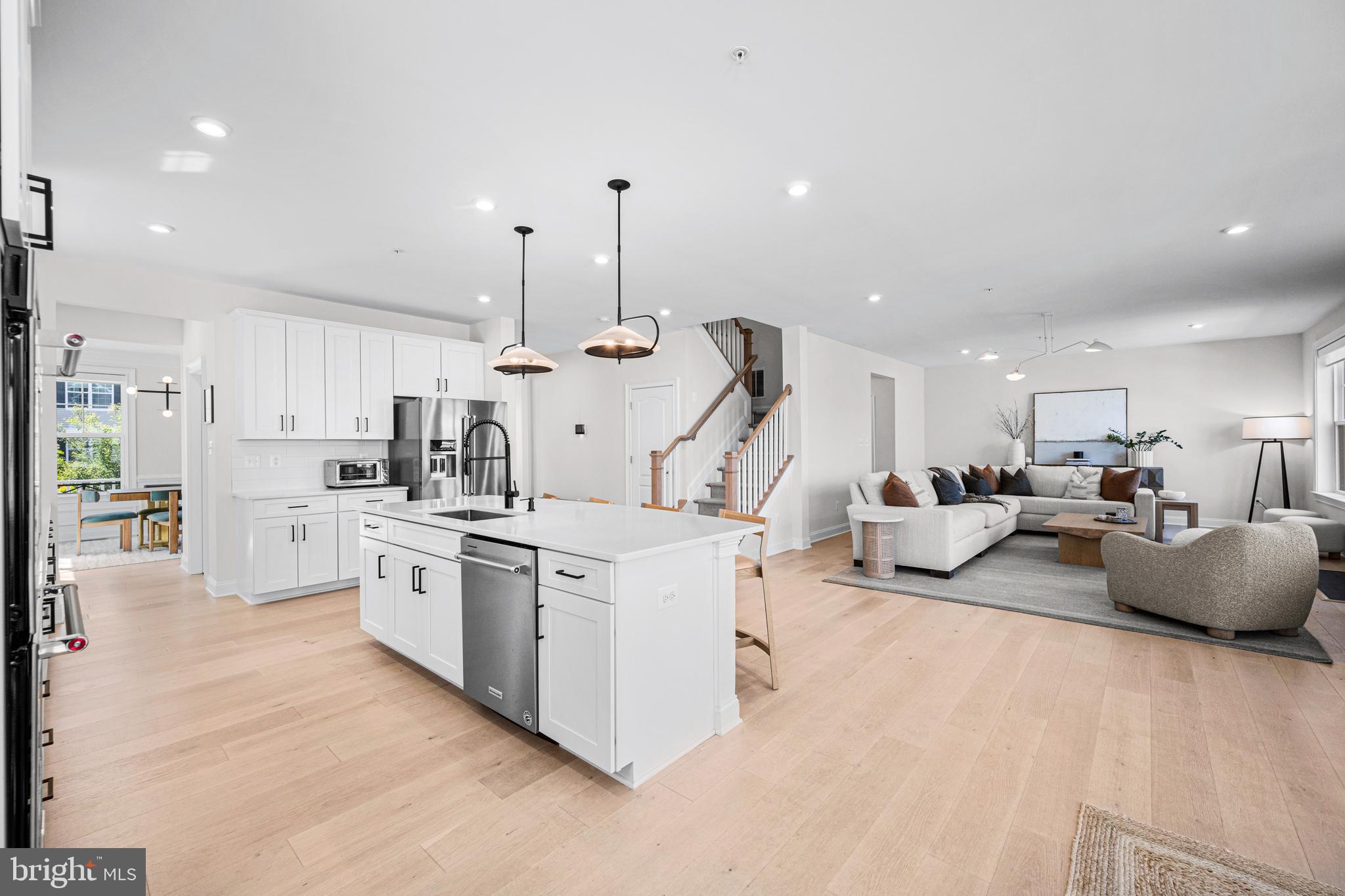 RIVER HILL - Residential